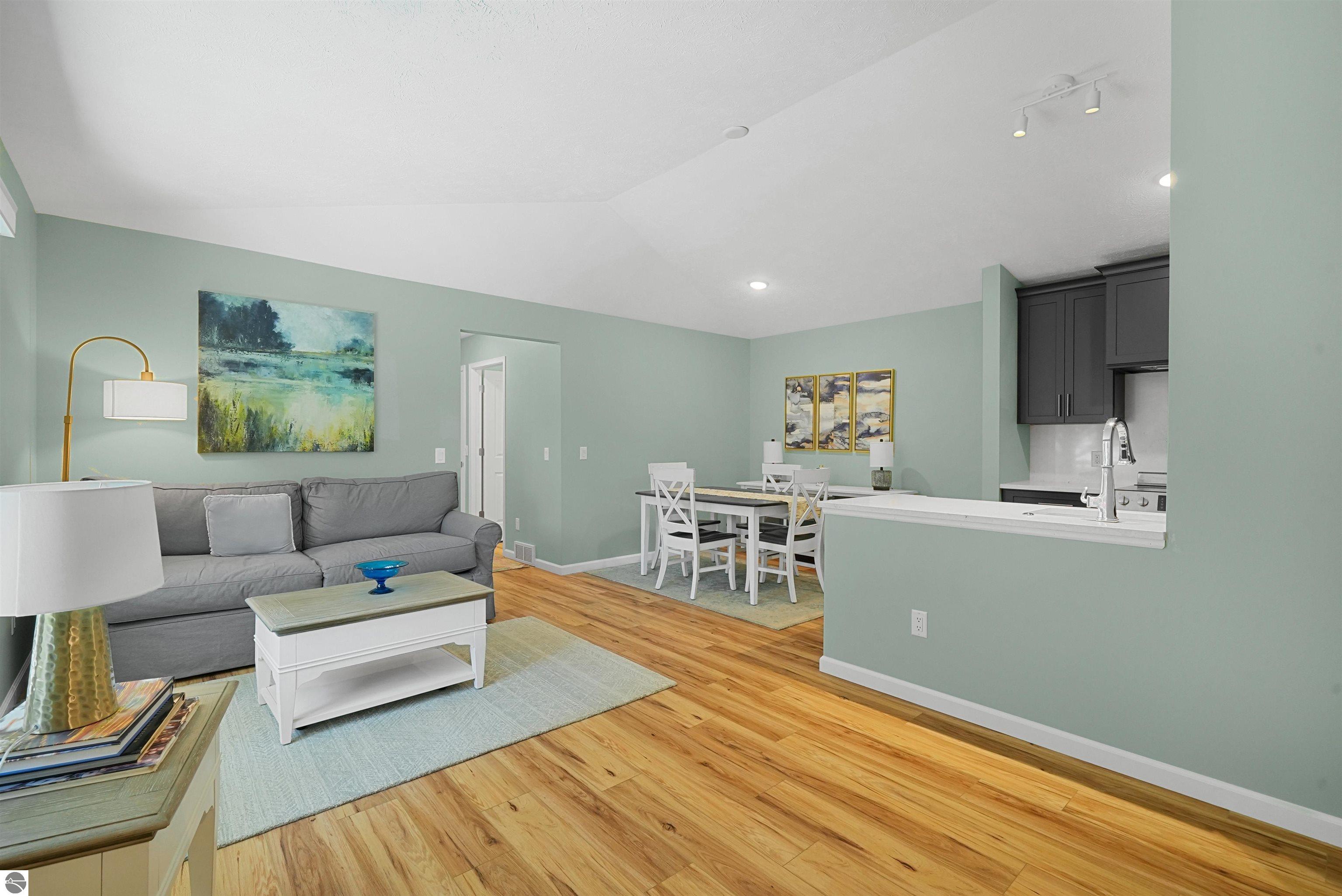 2816 Emerald Bluff