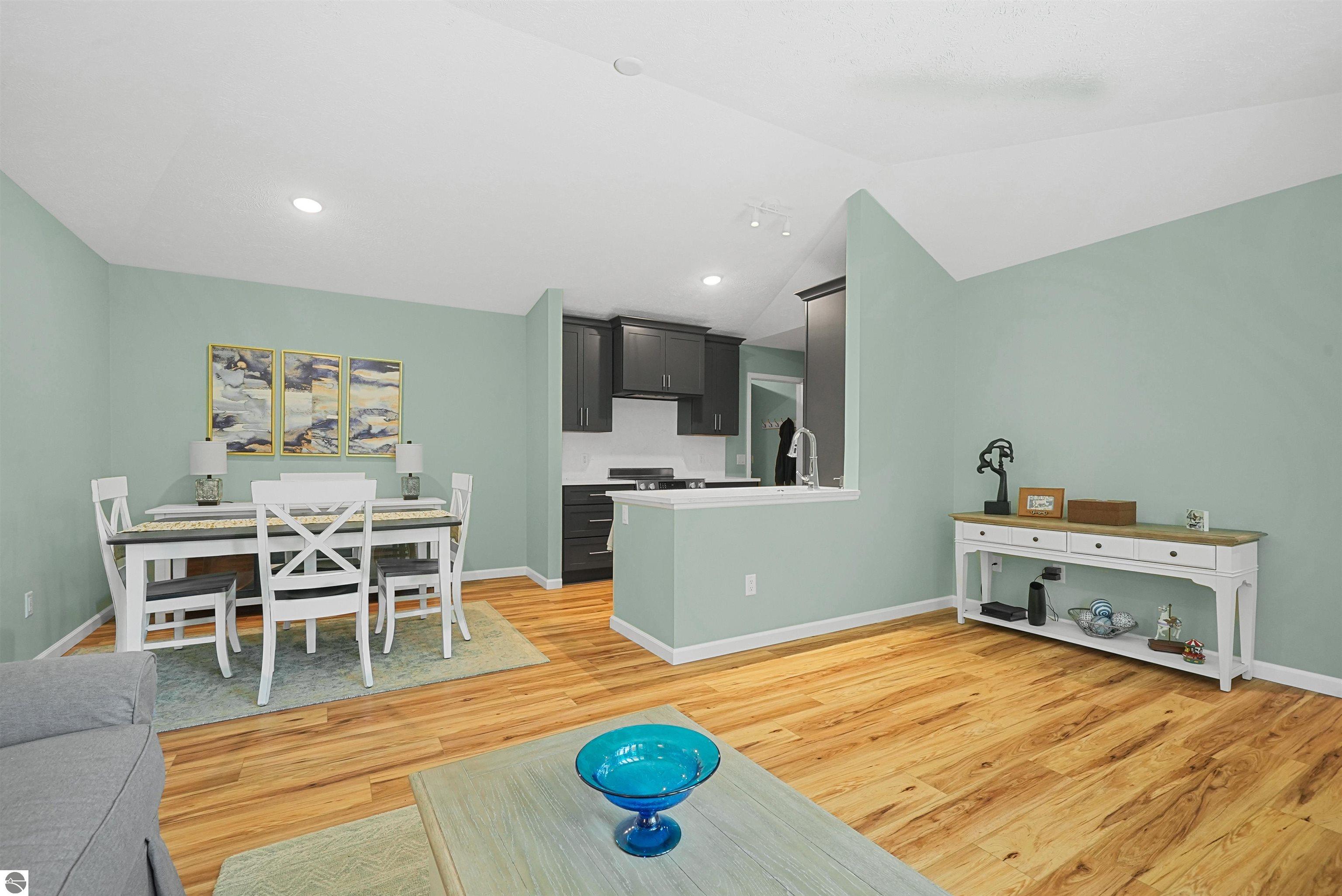 2816 Emerald Bluff