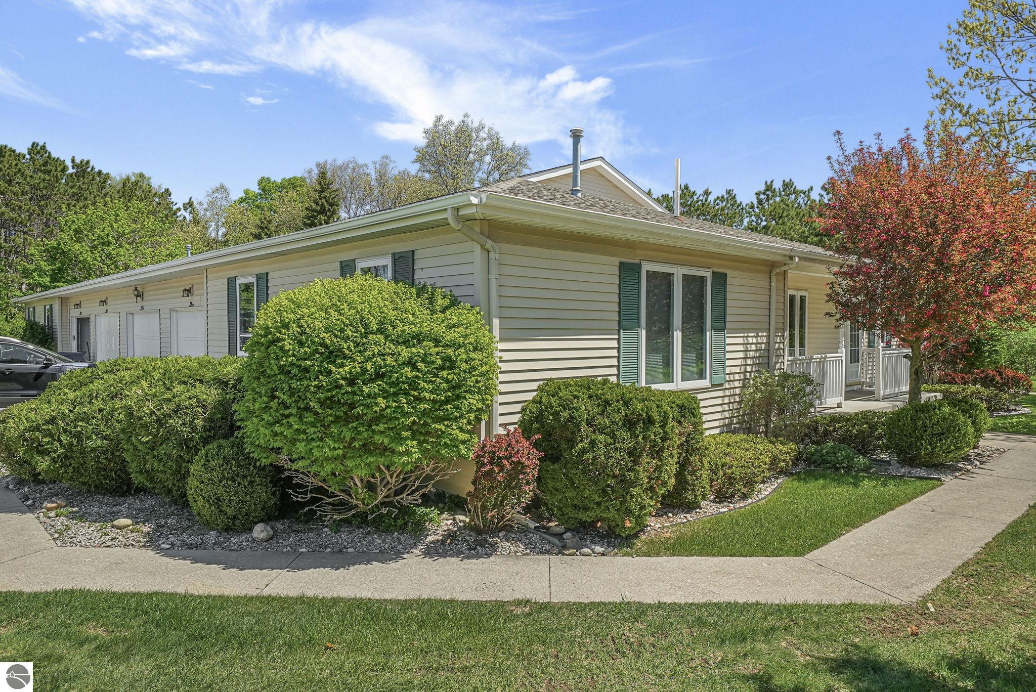 2816 Emerald Bluff
