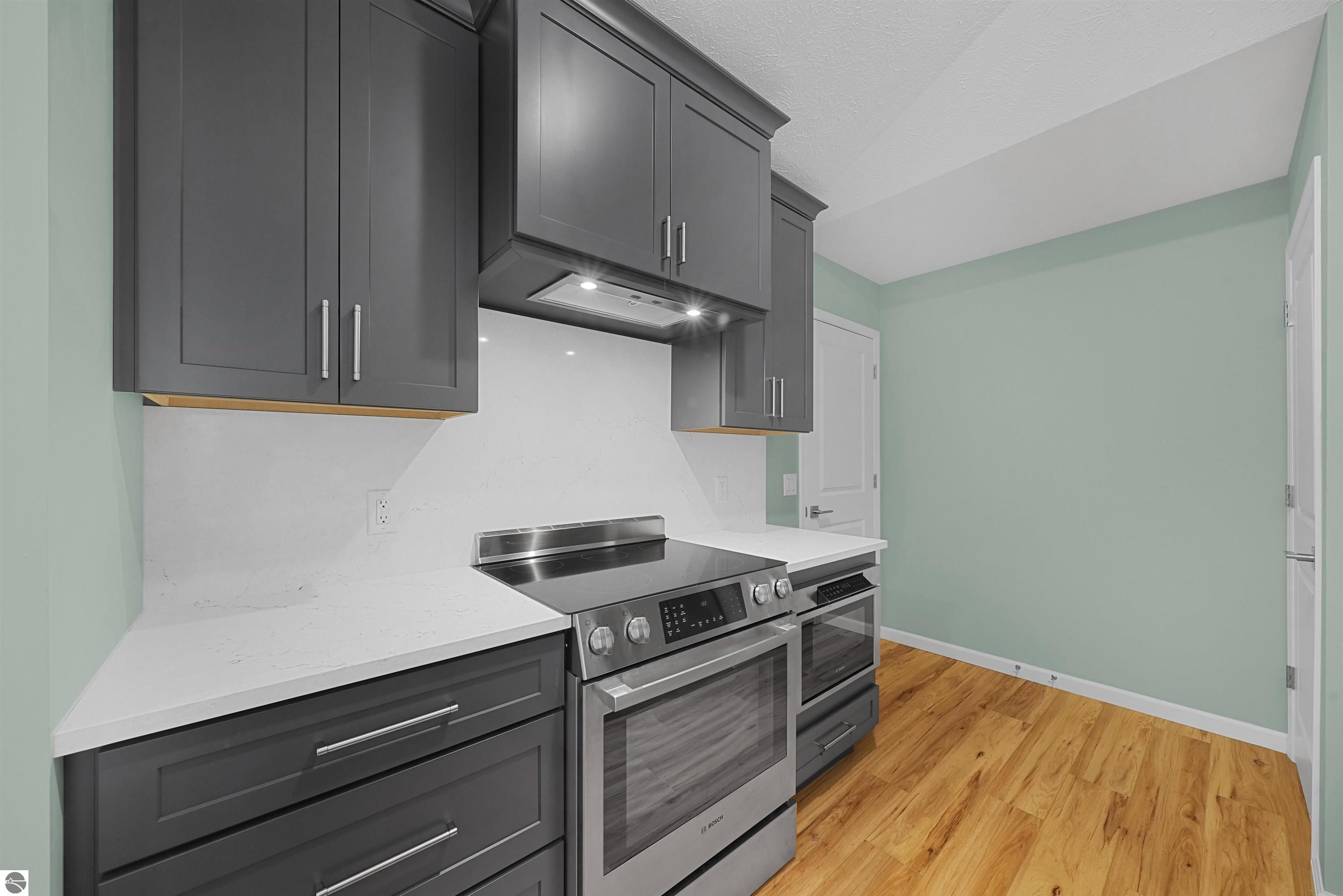 2816 Emerald Bluff