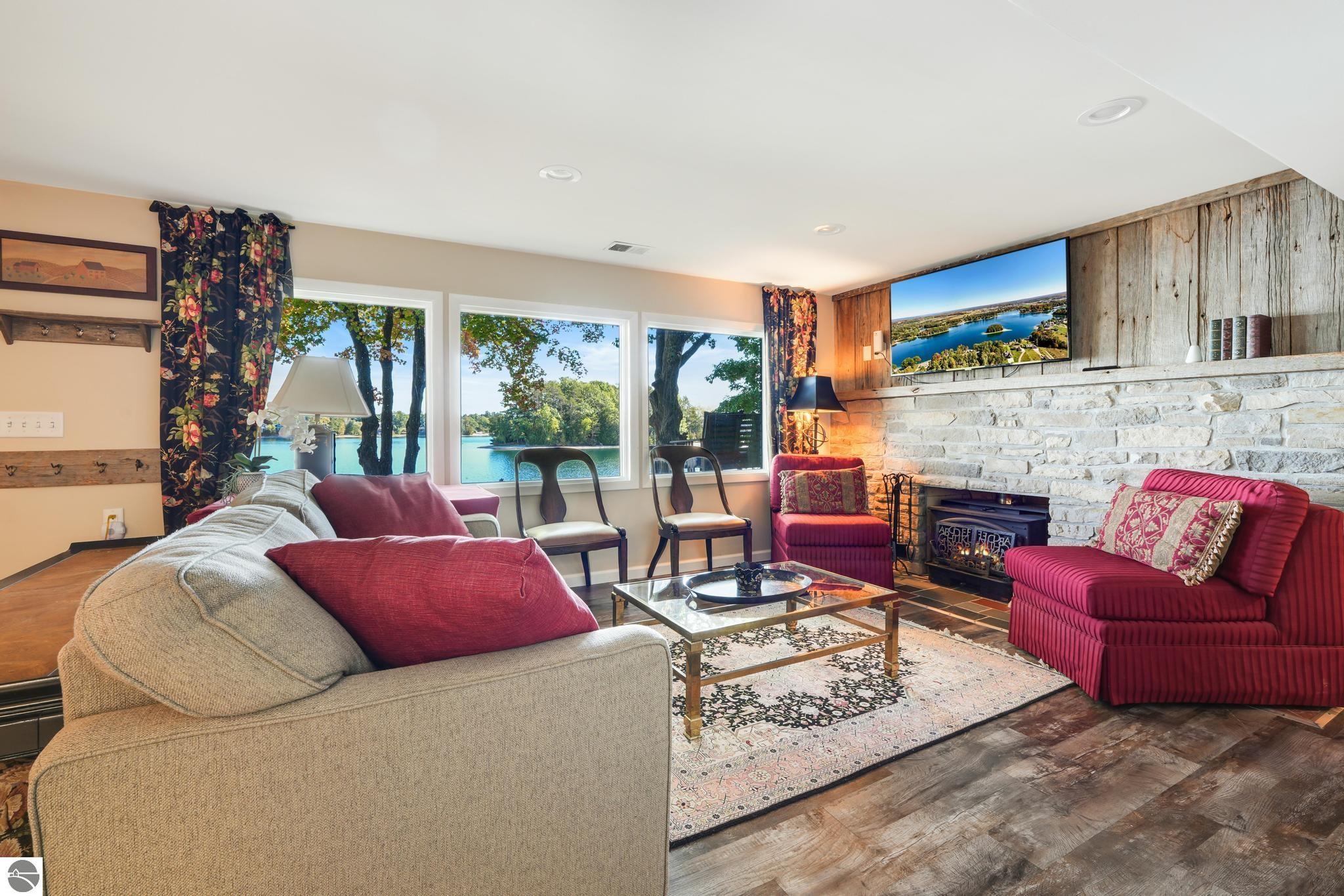 5521 Silver Sunrise Trail