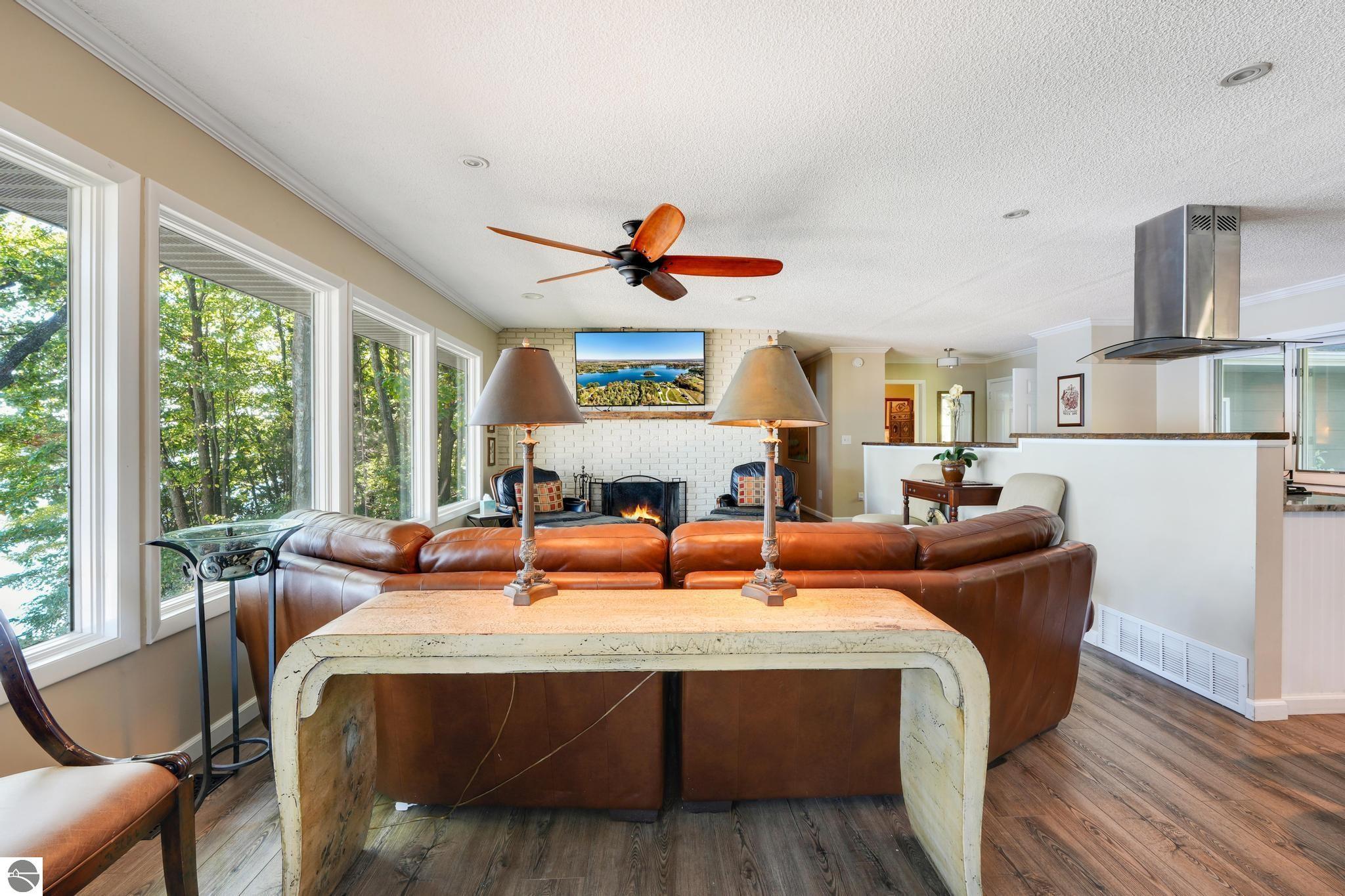 5521 Silver Sunrise Trail