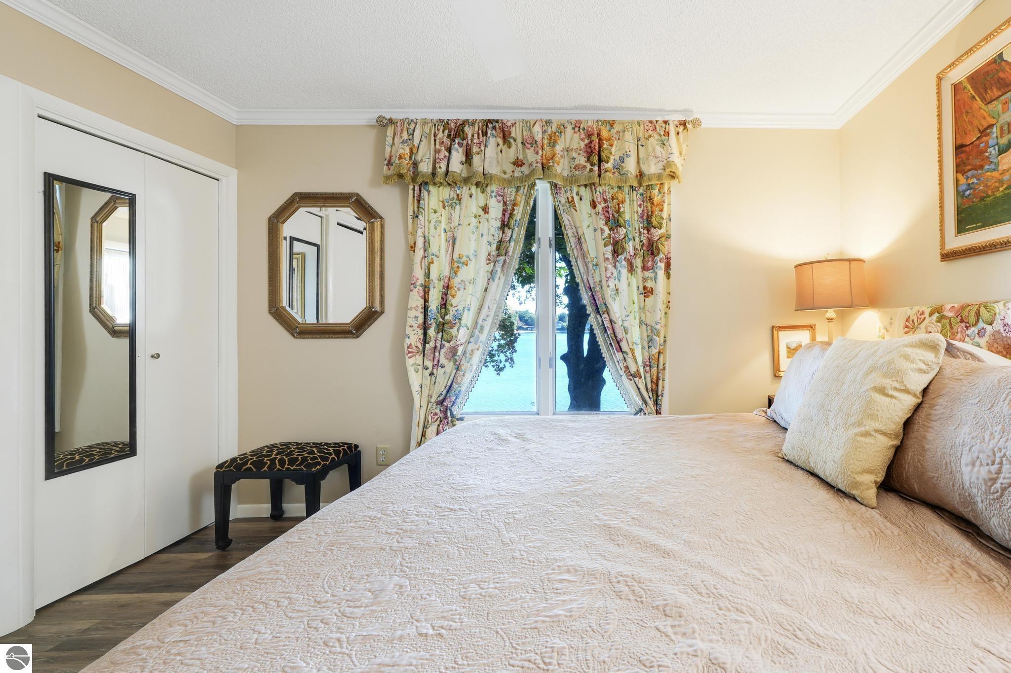 5521 Silver Sunrise Trail