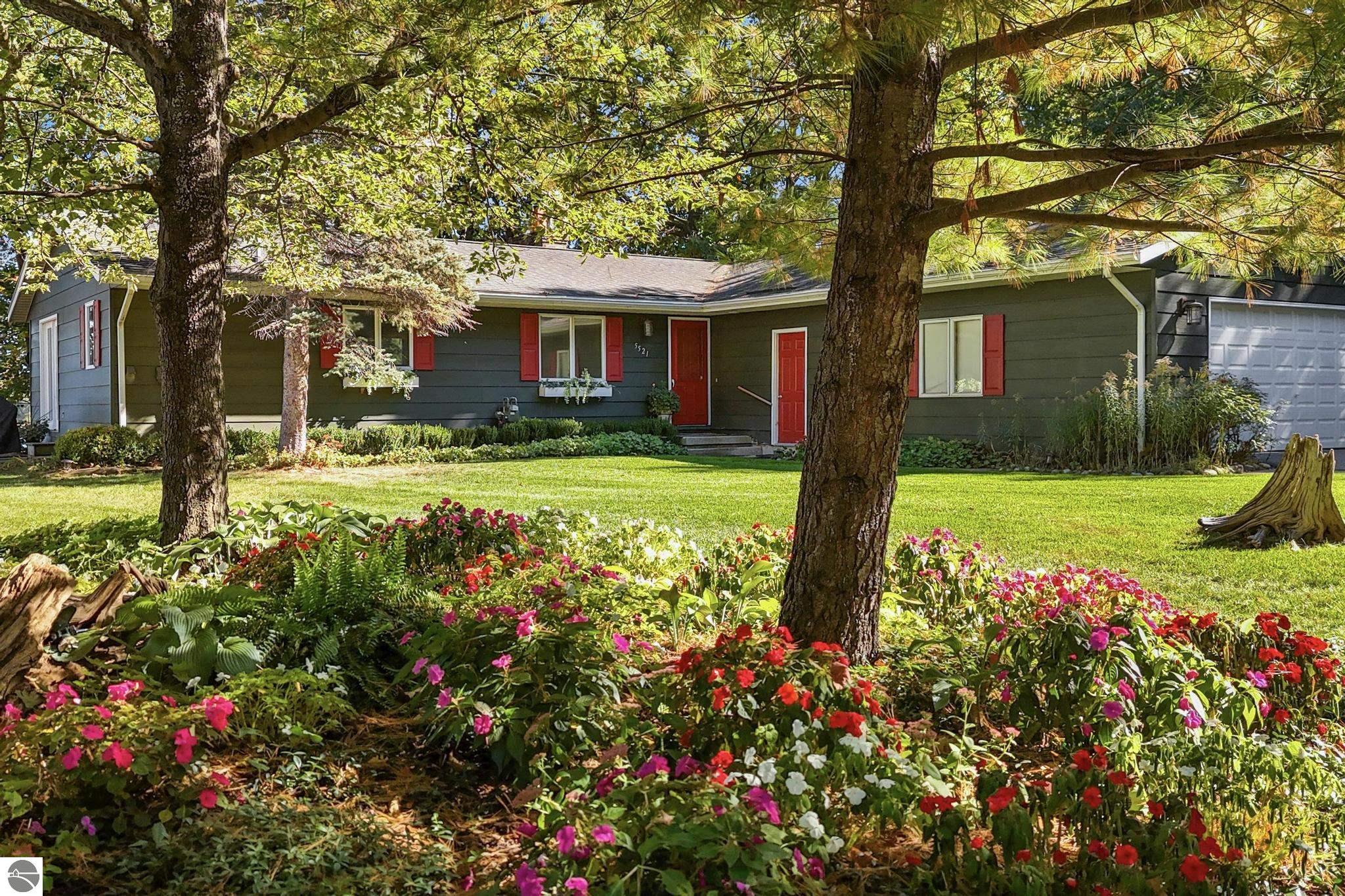 5521 Silver Sunrise Trail