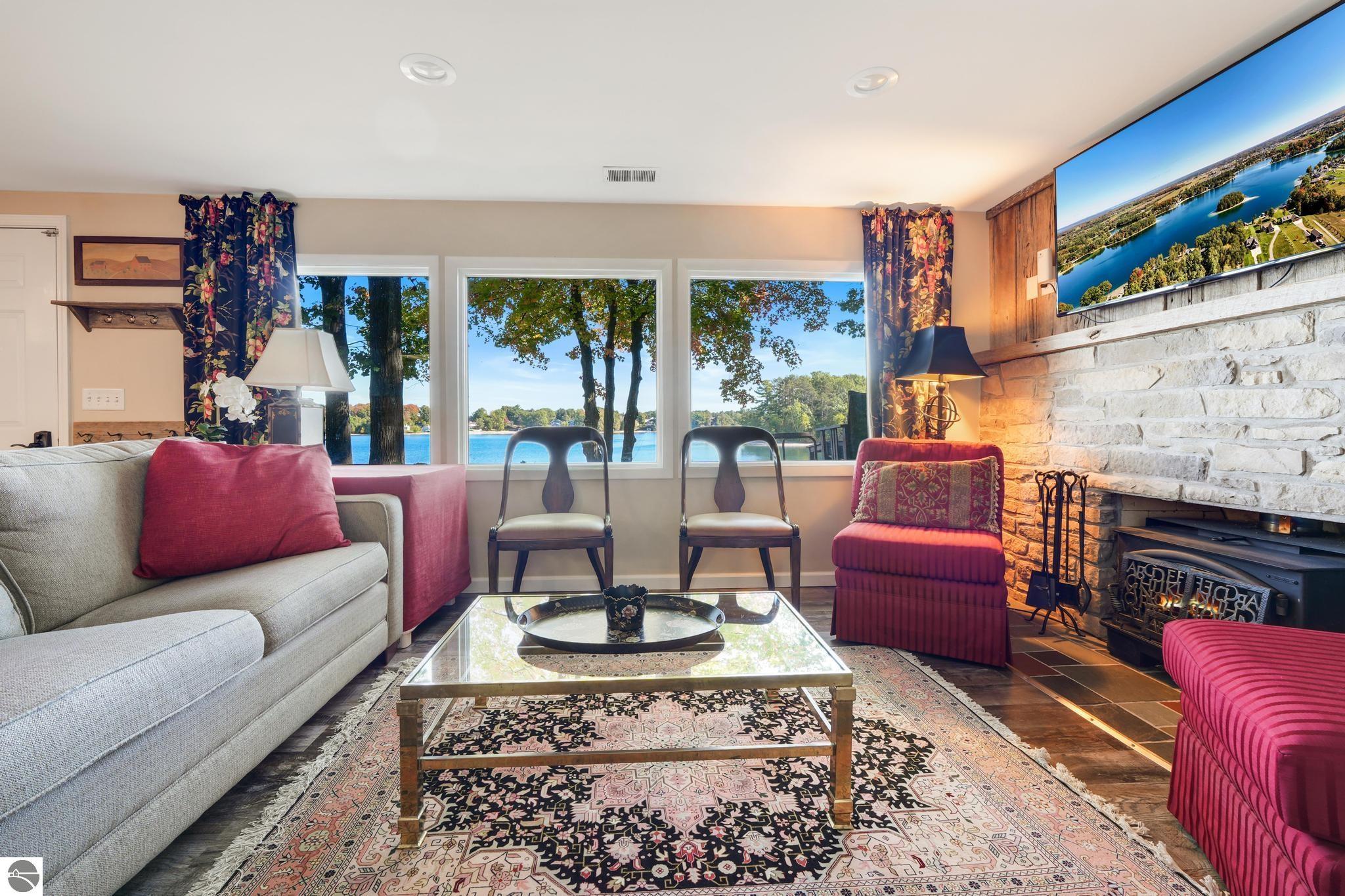 5521 Silver Sunrise Trail
