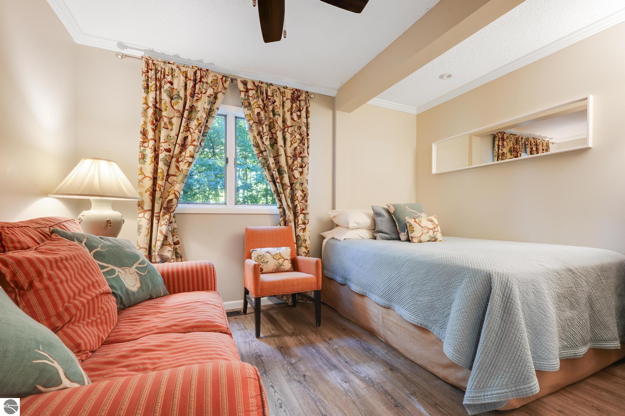 5521 Silver Sunrise Trail