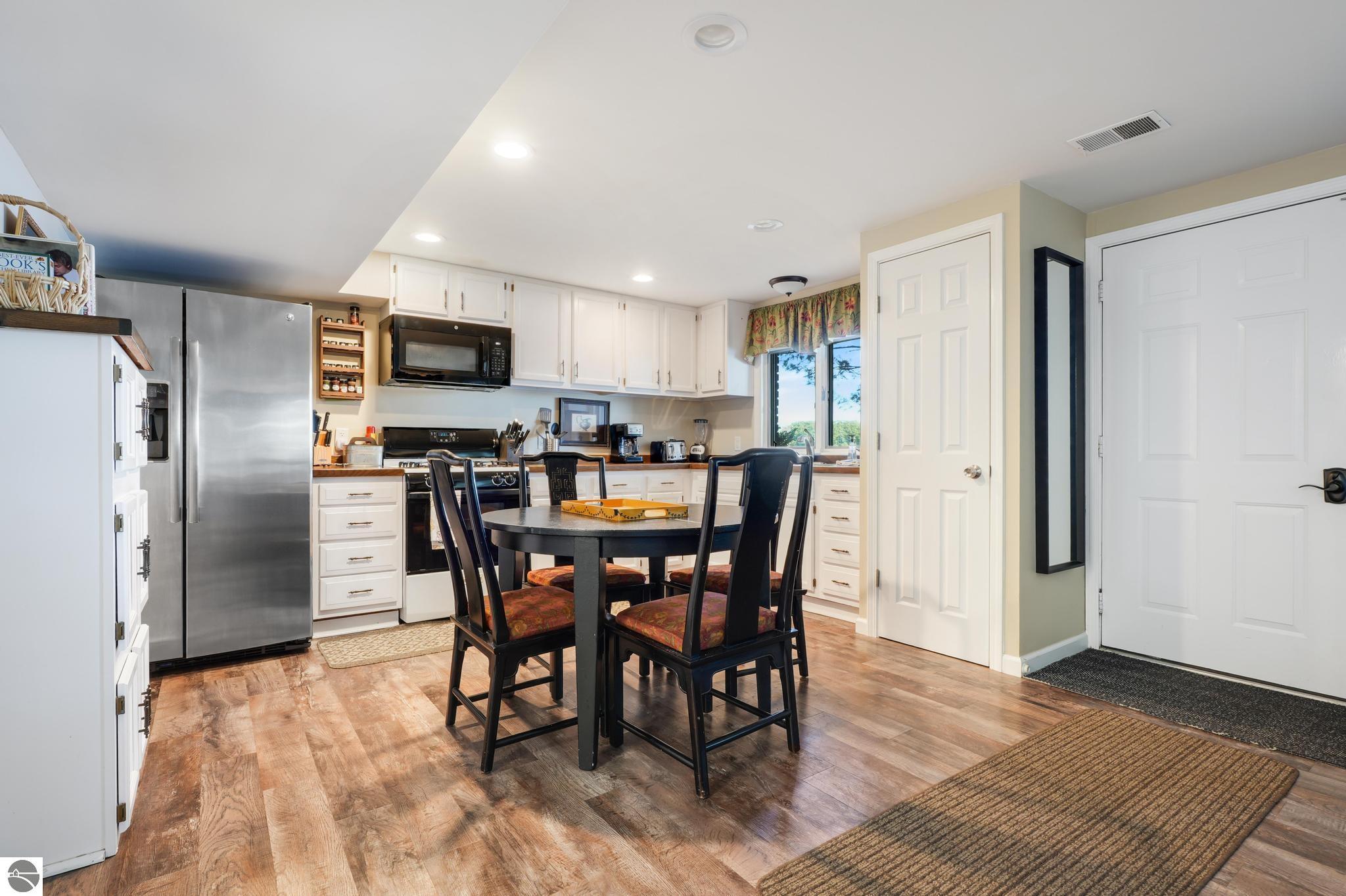5521 Silver Sunrise Trail