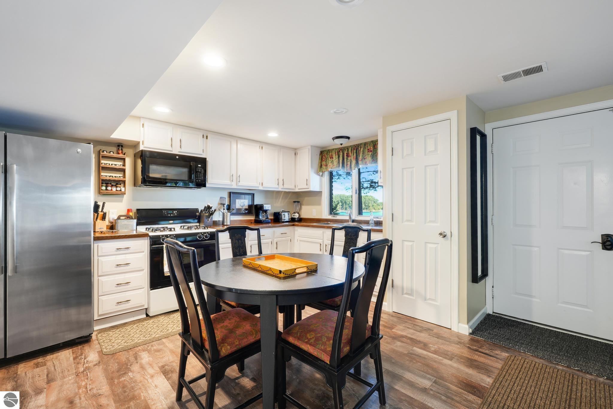 5521 Silver Sunrise Trail