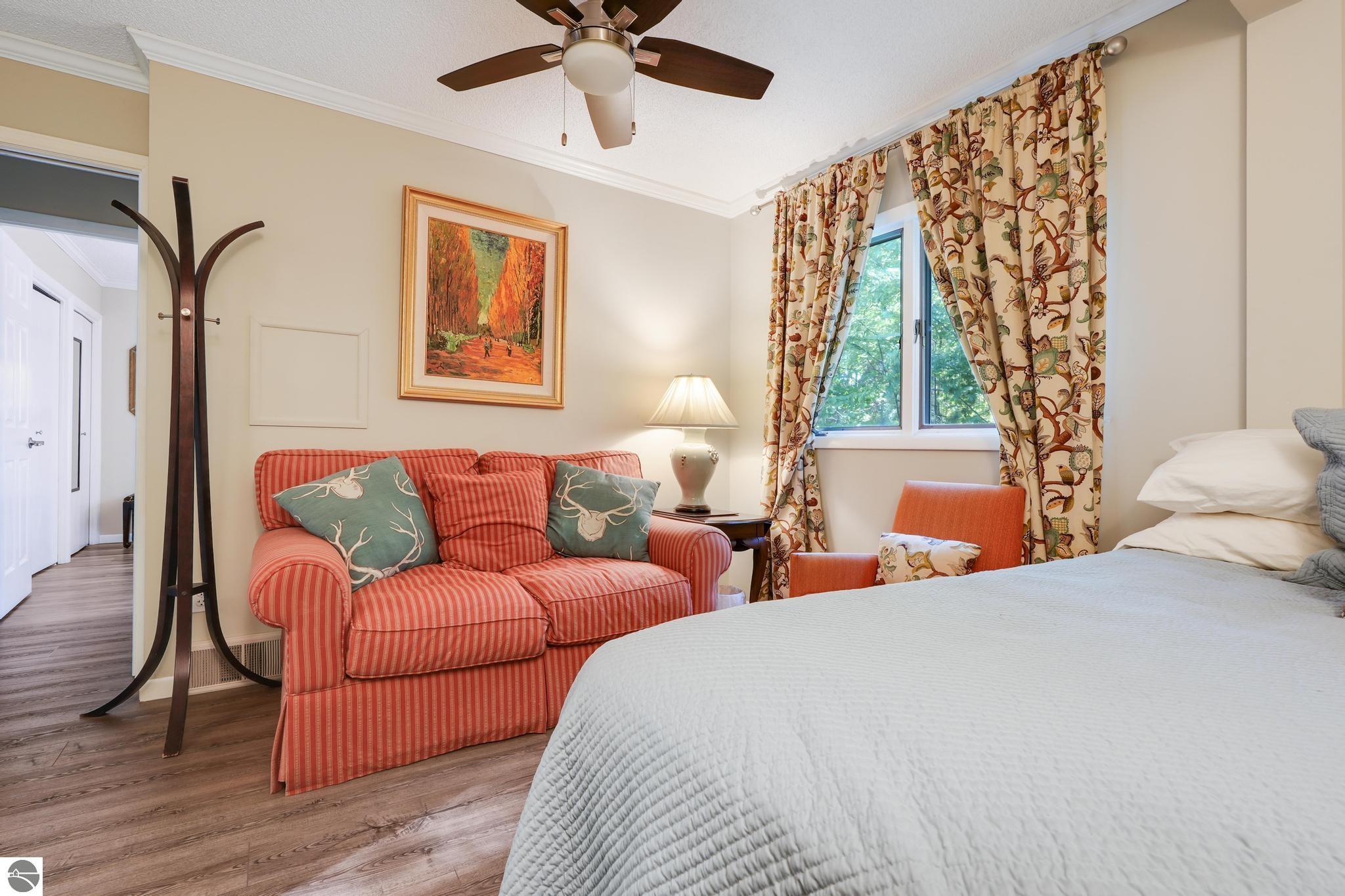 5521 Silver Sunrise Trail