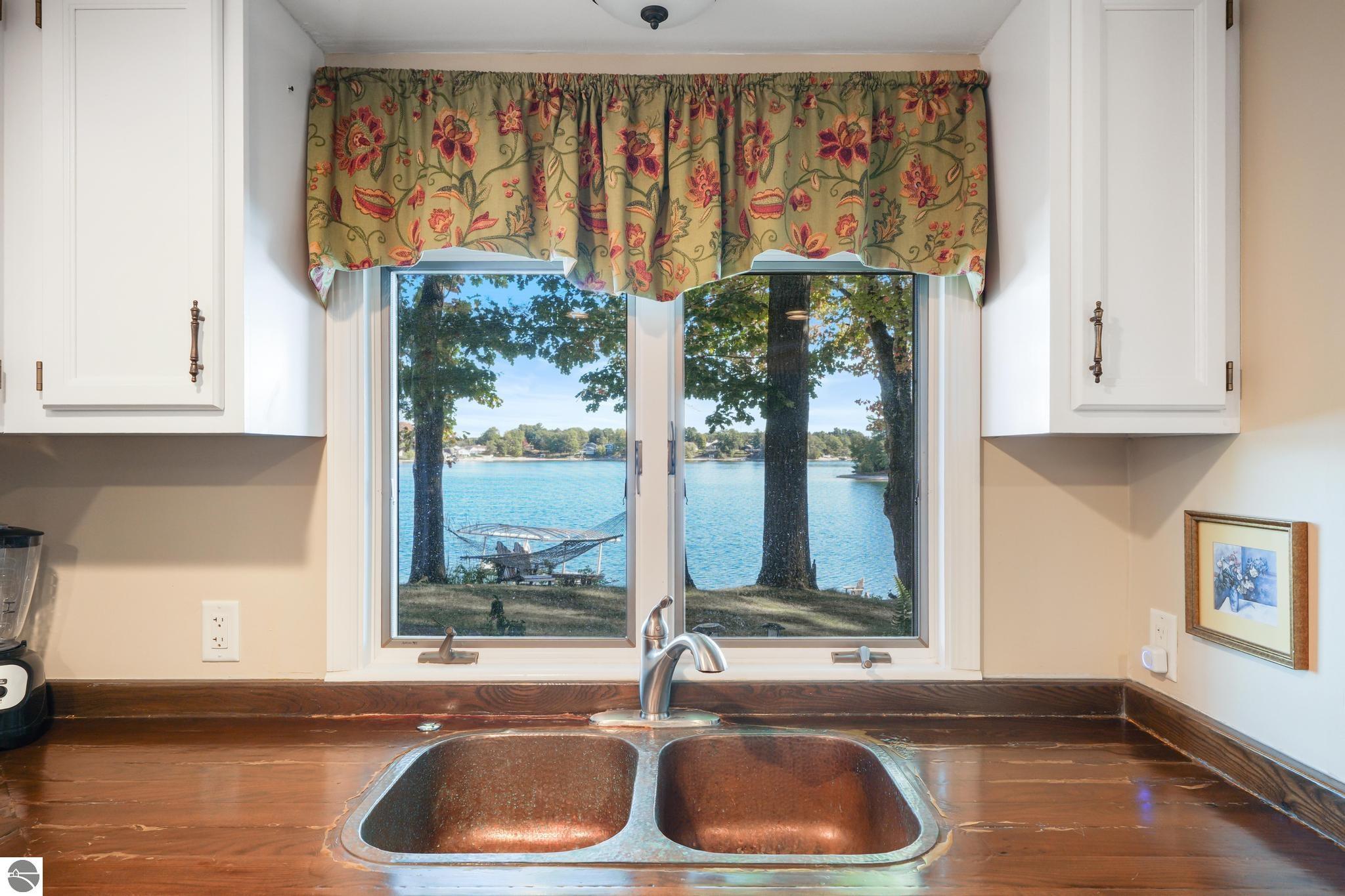 5521 Silver Sunrise Trail