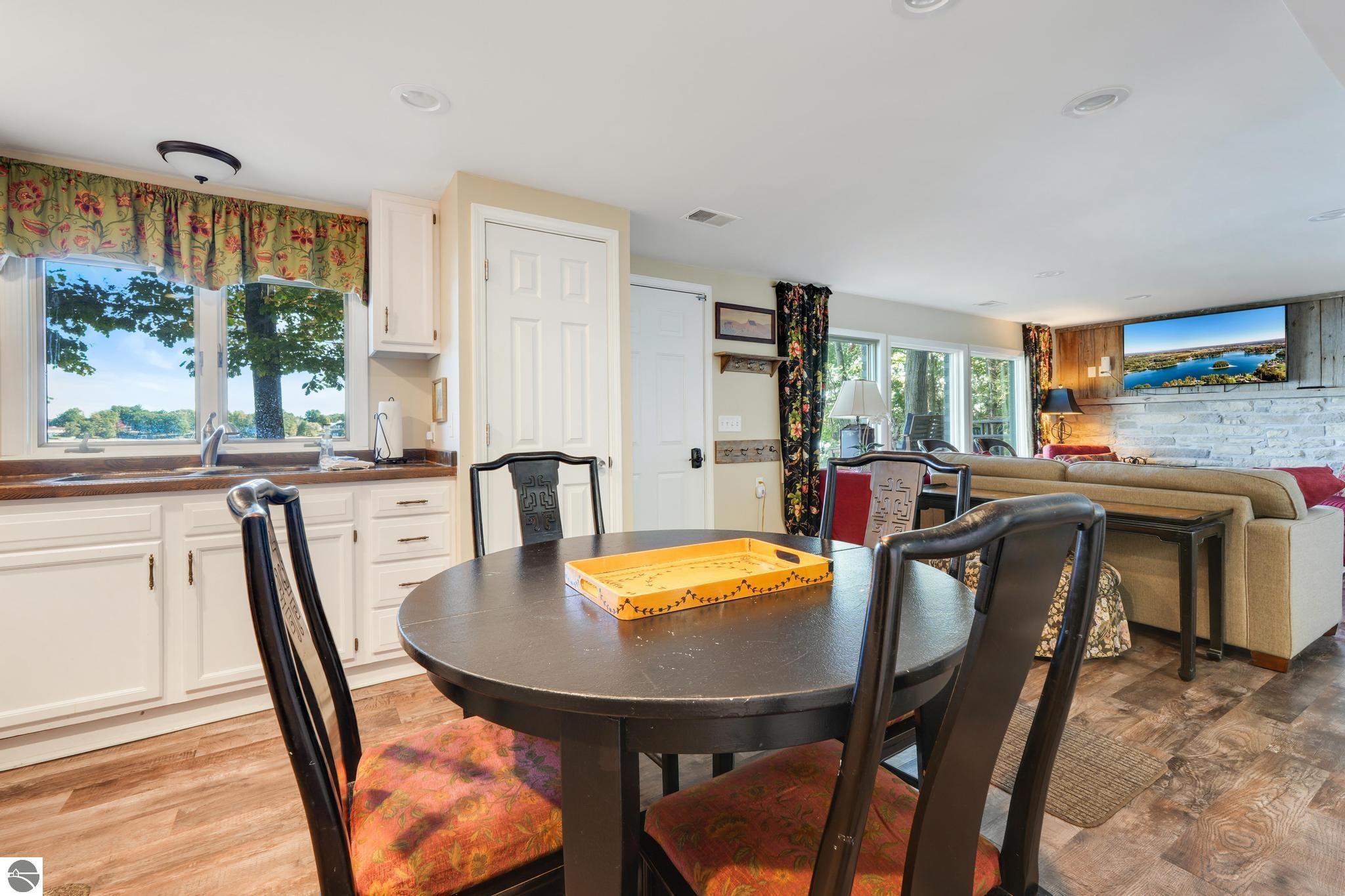 5521 Silver Sunrise Trail