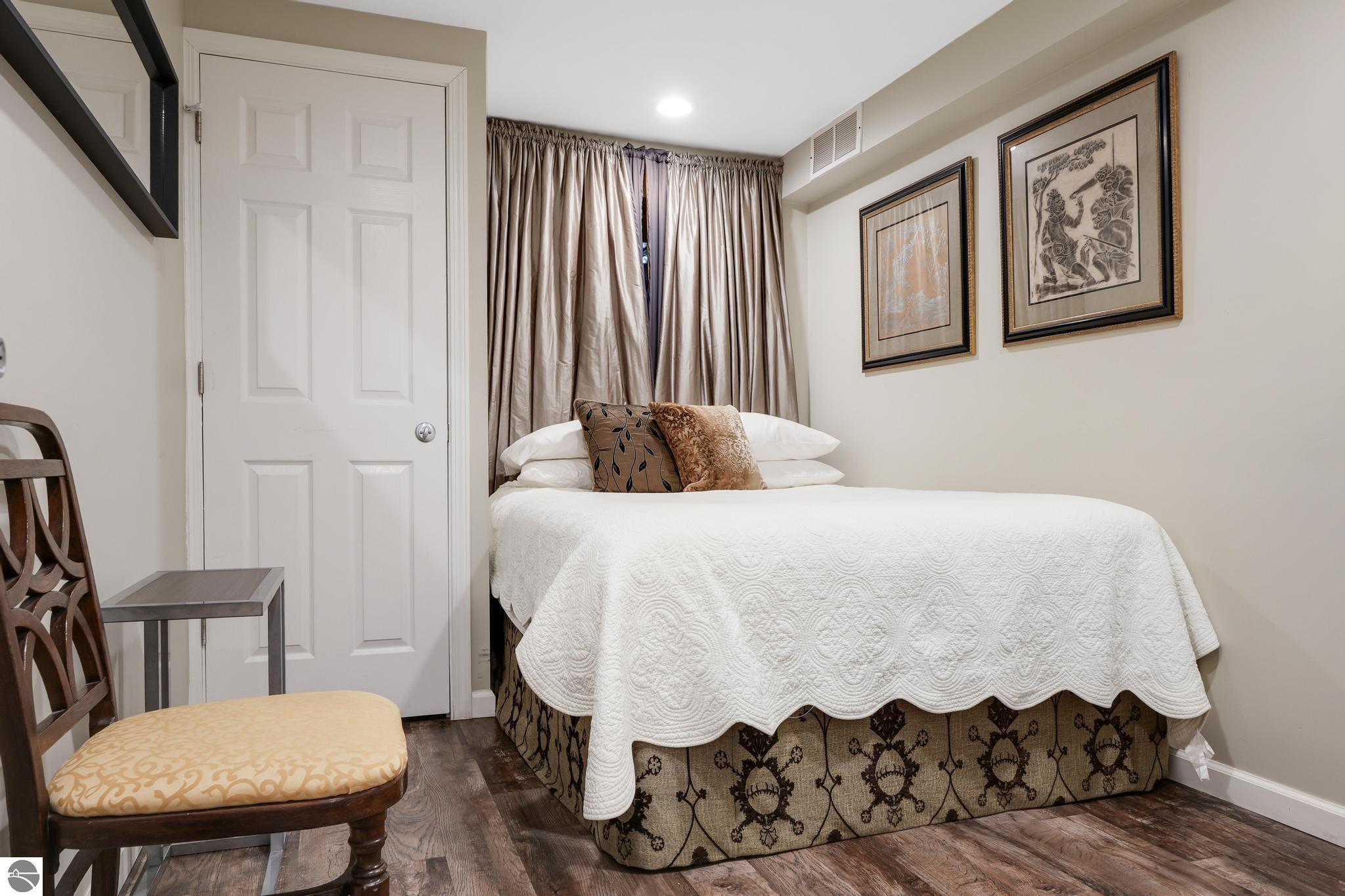 5521 Silver Sunrise Trail