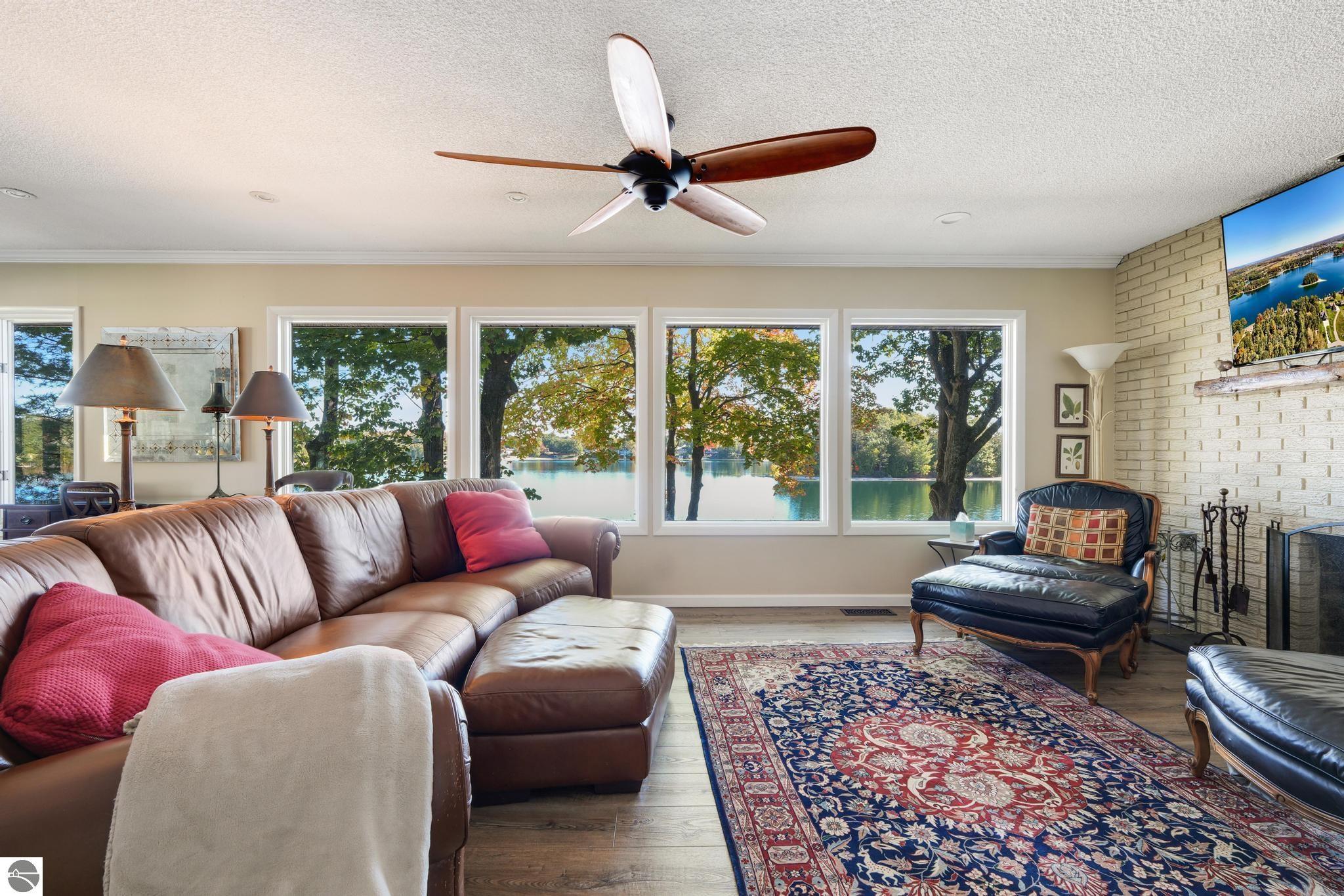 5521 Silver Sunrise Trail