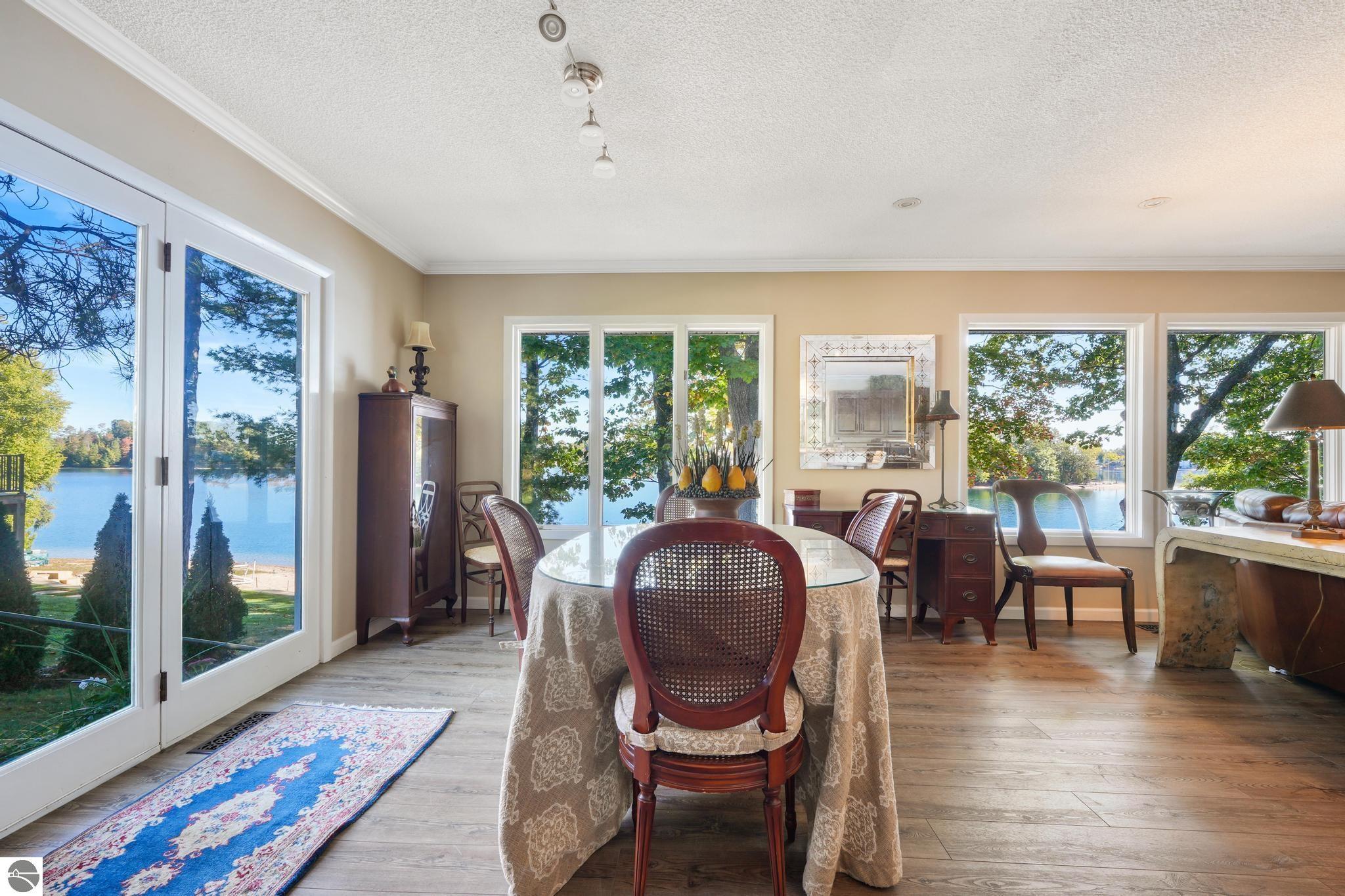 5521 Silver Sunrise Trail