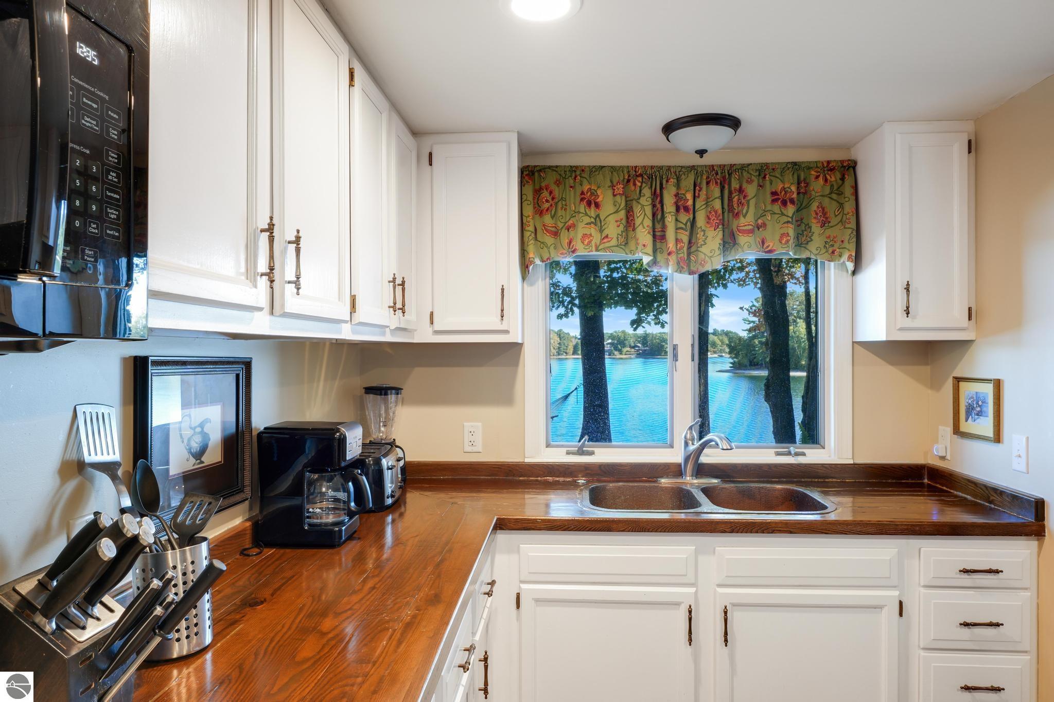 5521 Silver Sunrise Trail