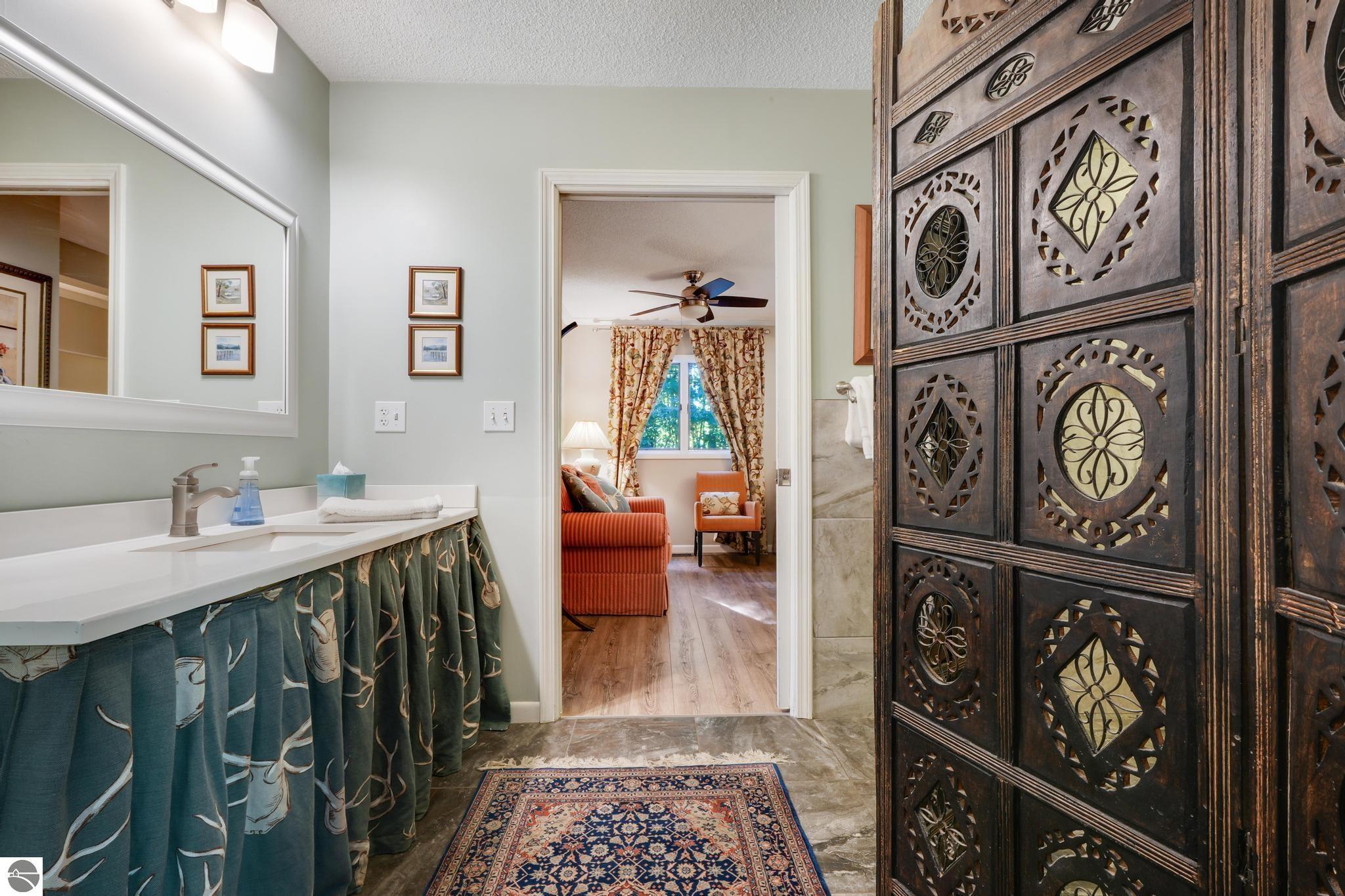 5521 Silver Sunrise Trail