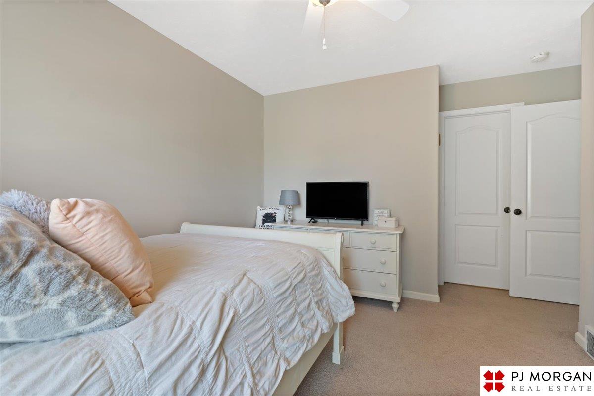 19669 Pine Street, Omaha