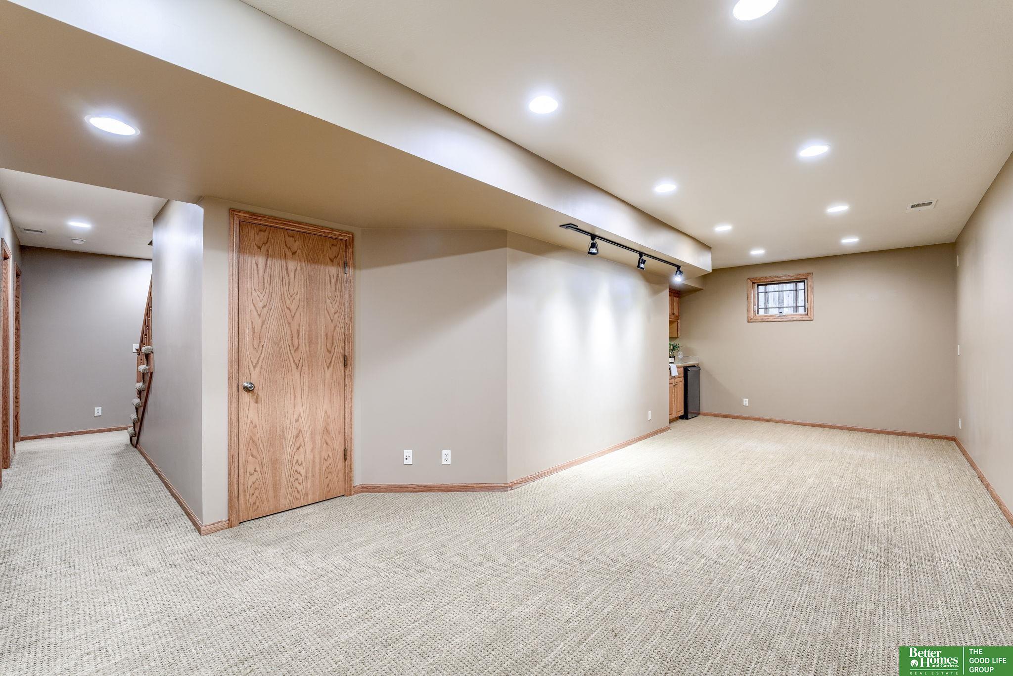 14475 Sherwood Avenue