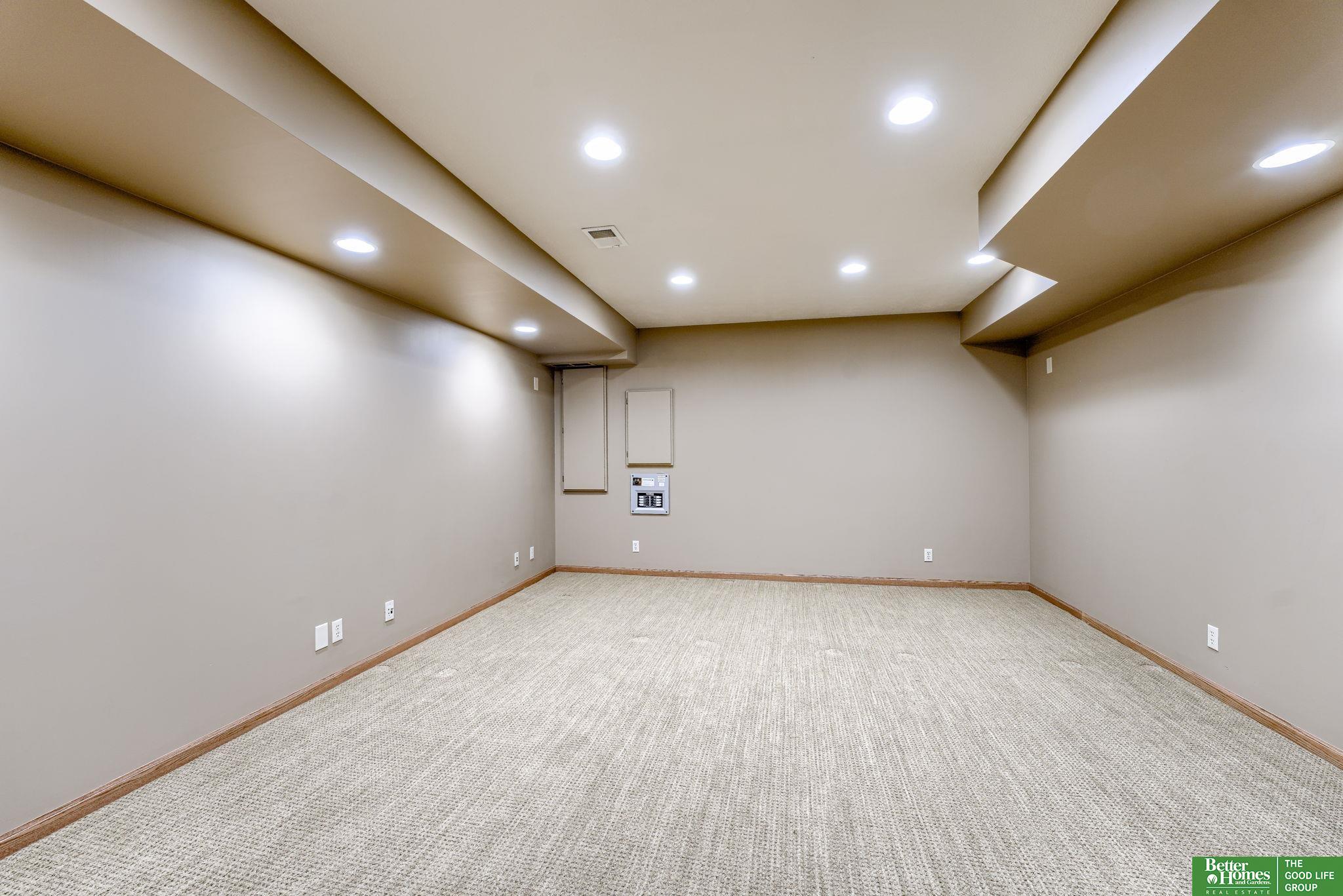 14475 Sherwood Avenue