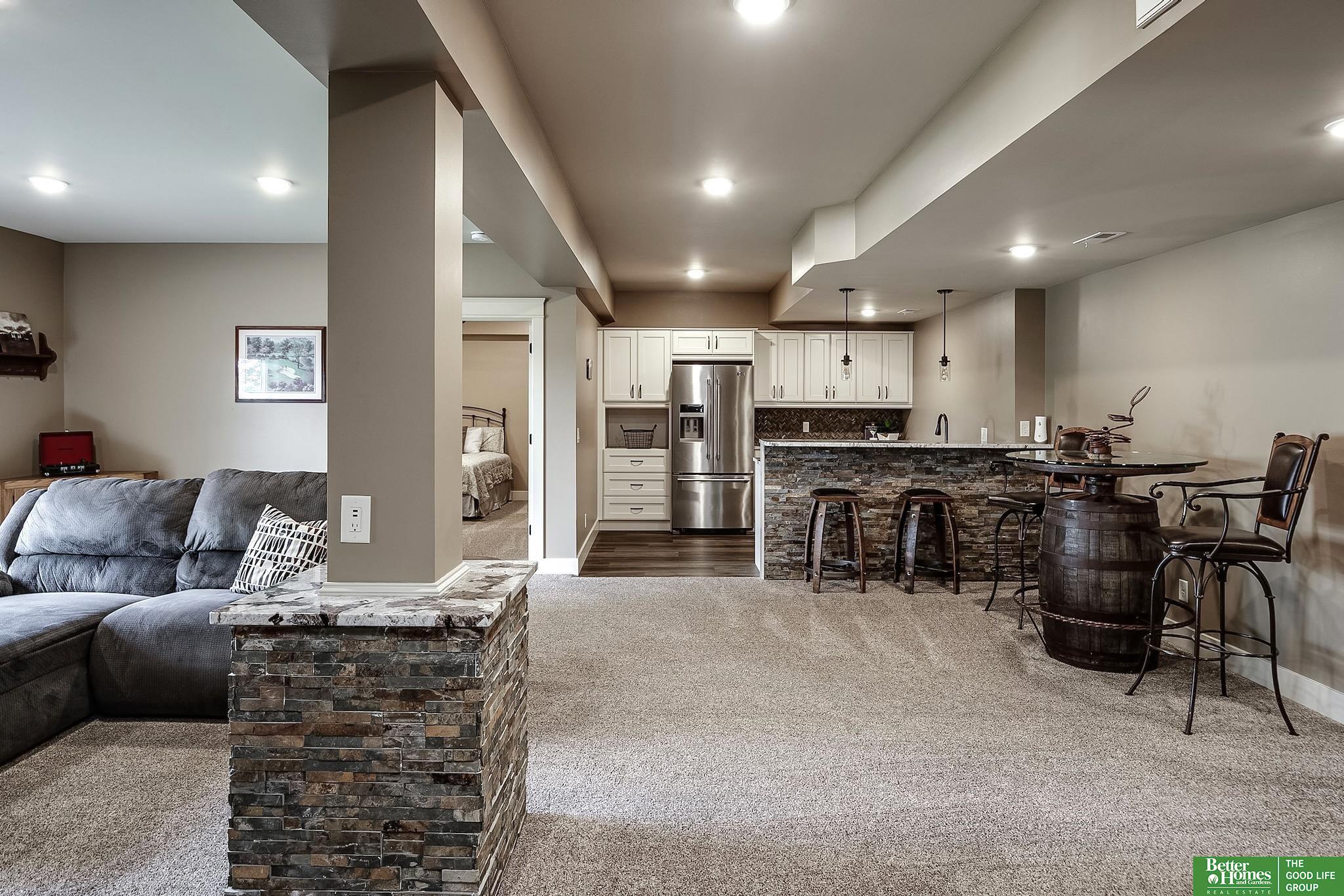5636 S 234th Street, Elkhorn
