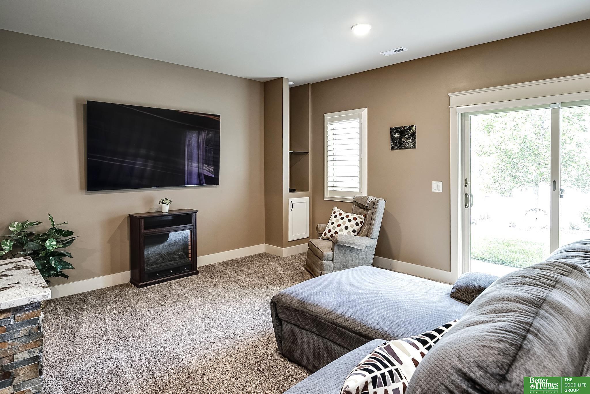 5636 S 234th Street, Elkhorn
