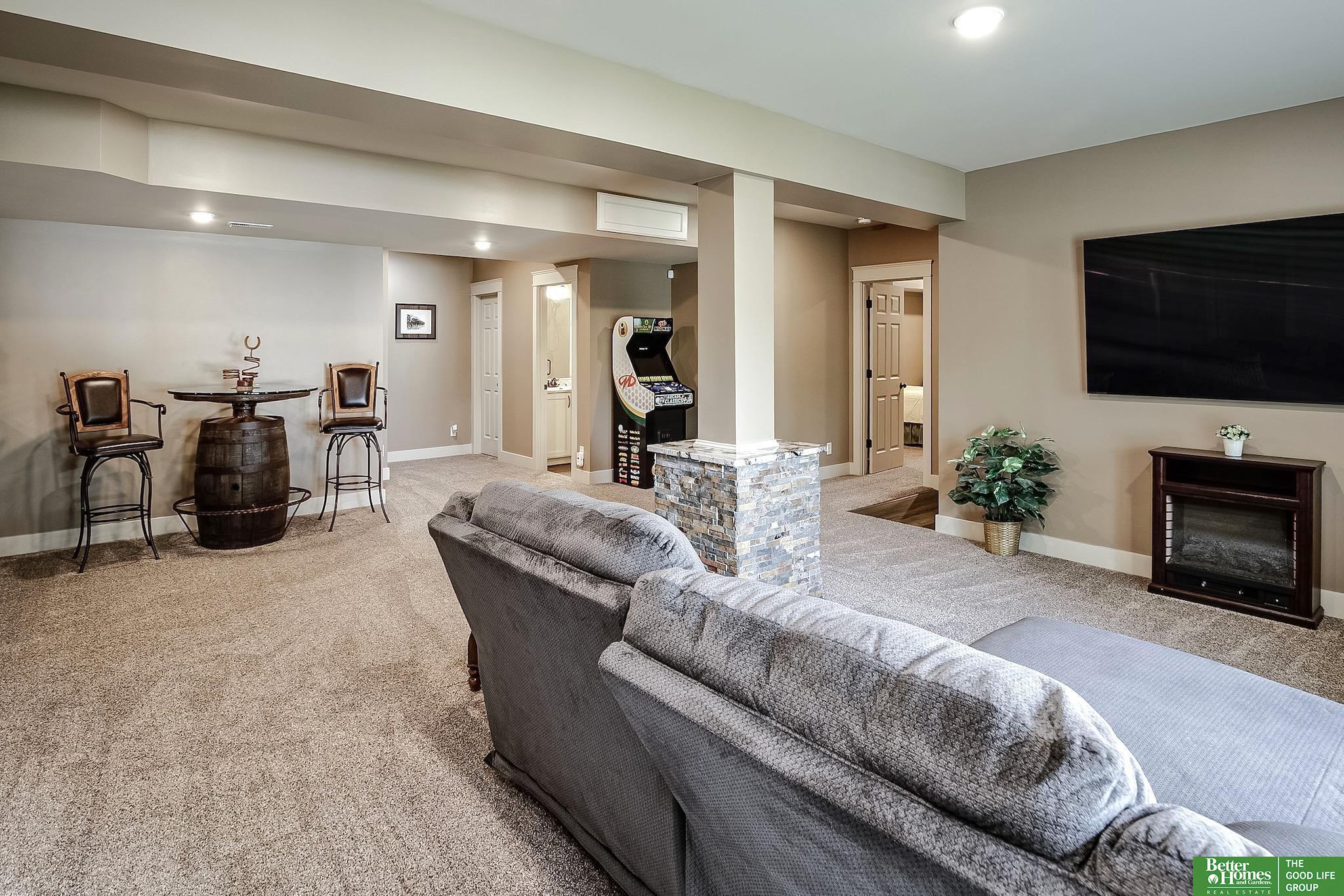 5636 S 234th Street, Elkhorn