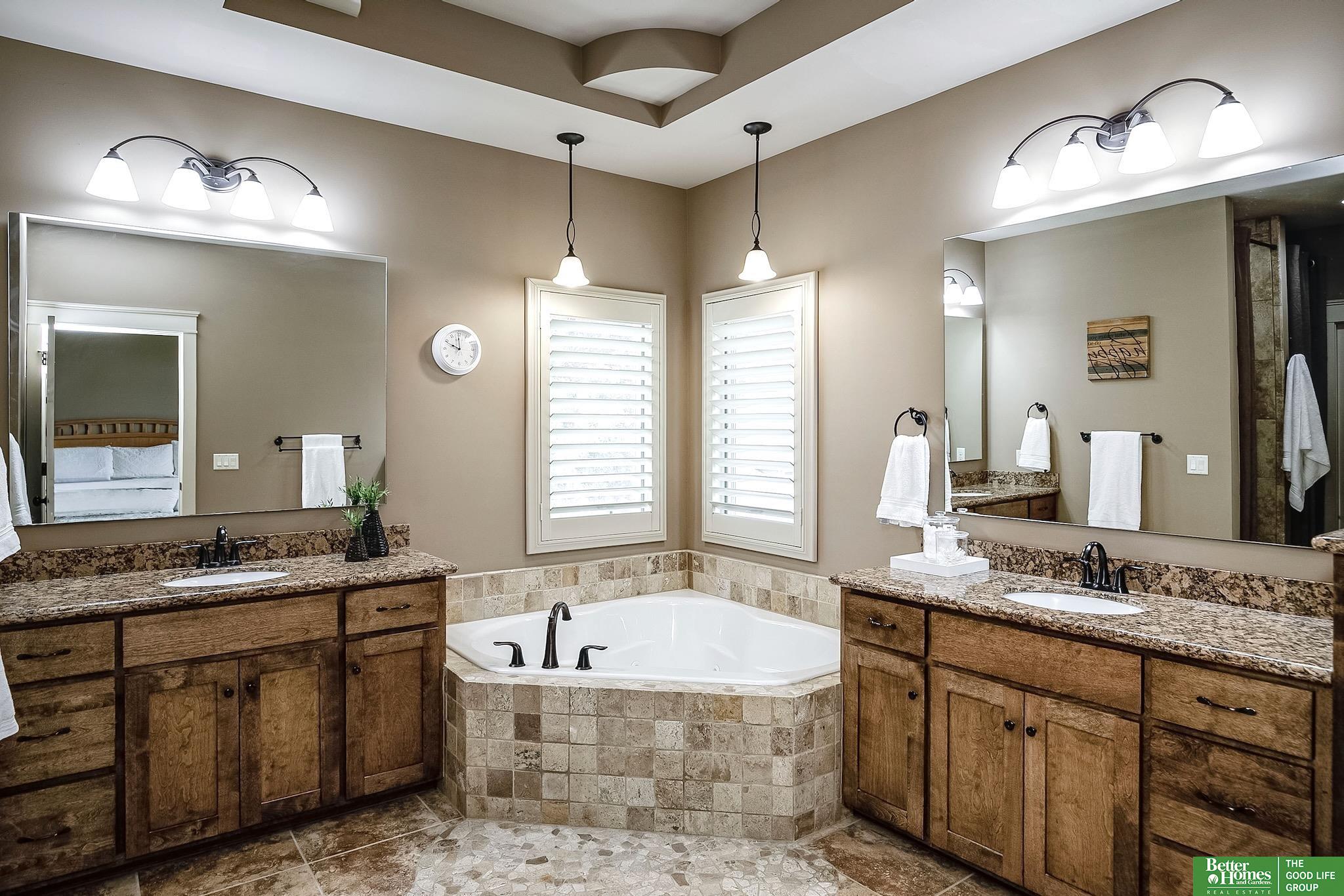 5636 S 234th Street, Elkhorn