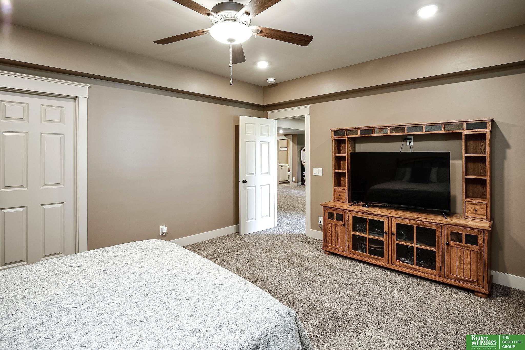 5636 S 234th Street, Elkhorn