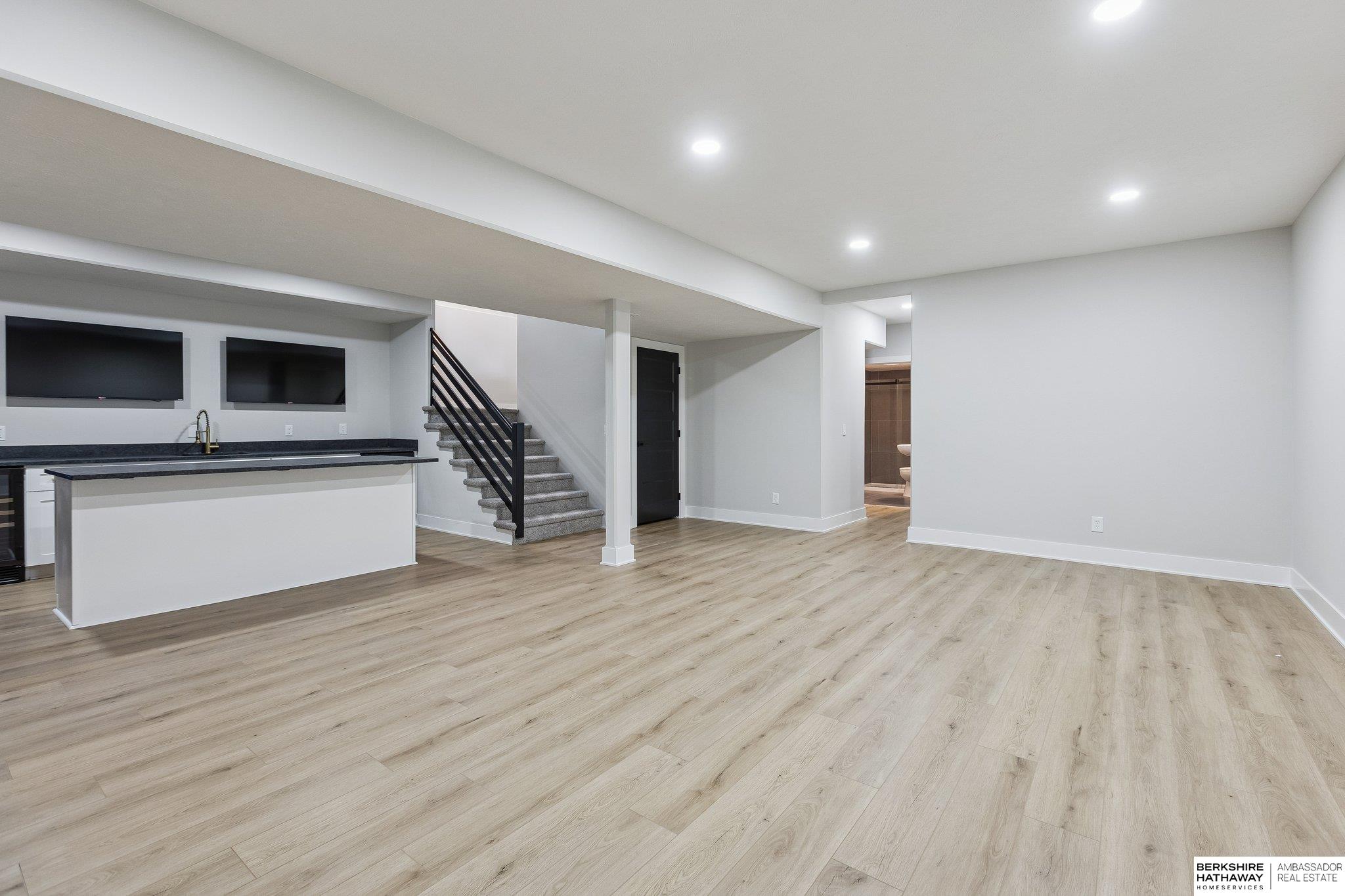 21359 E Circle