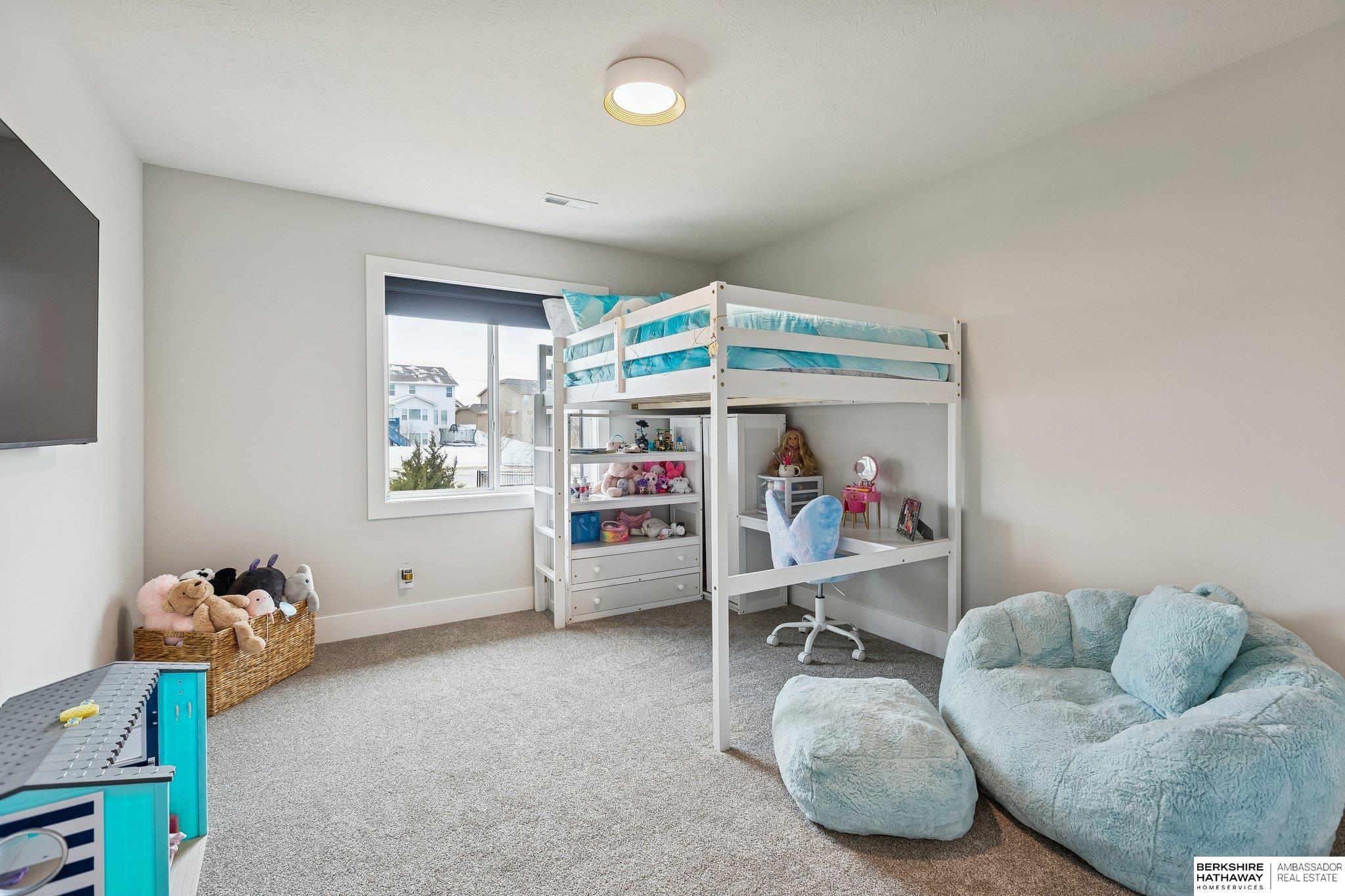 21359 E Circle