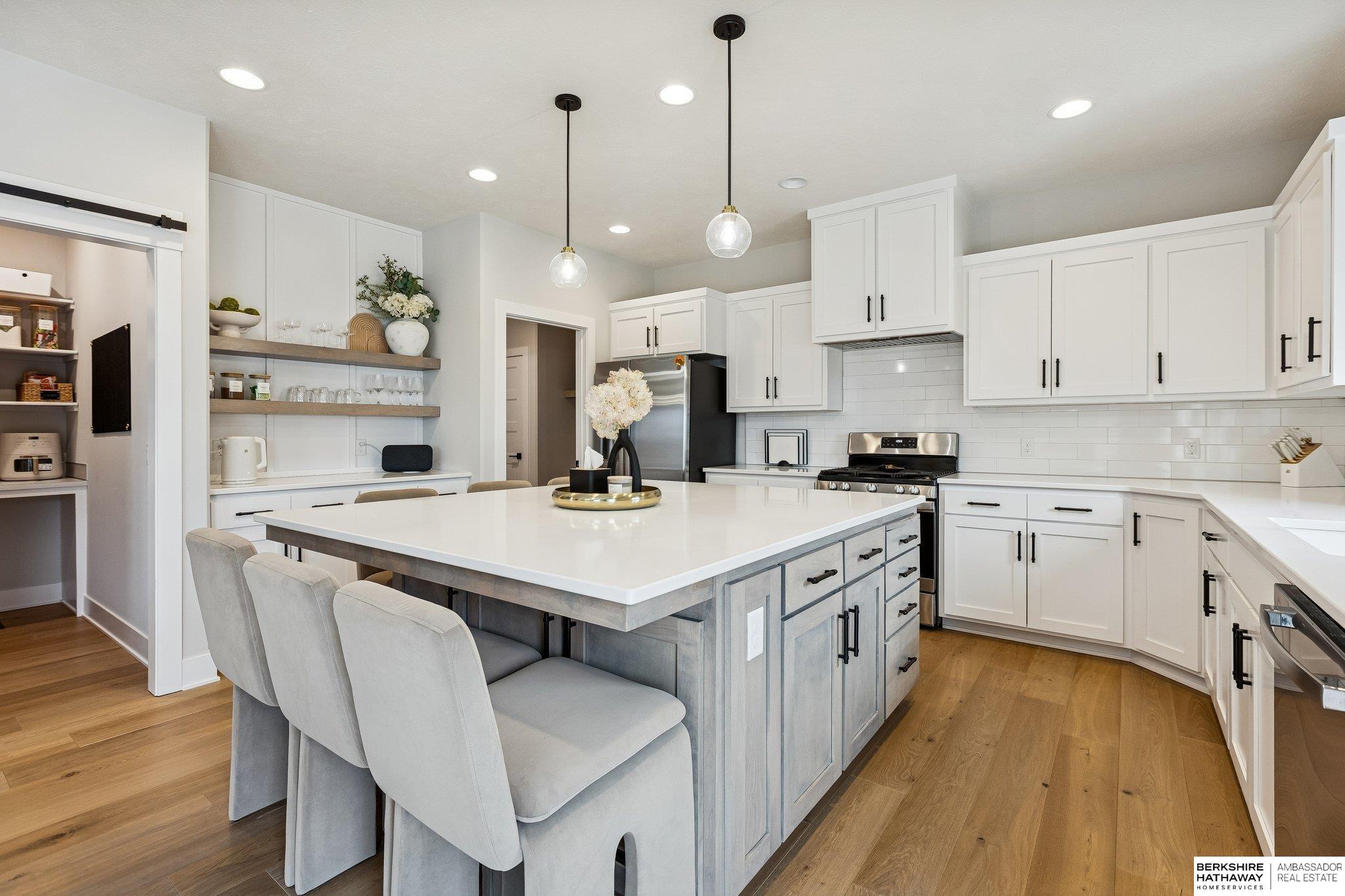 21359 E Circle