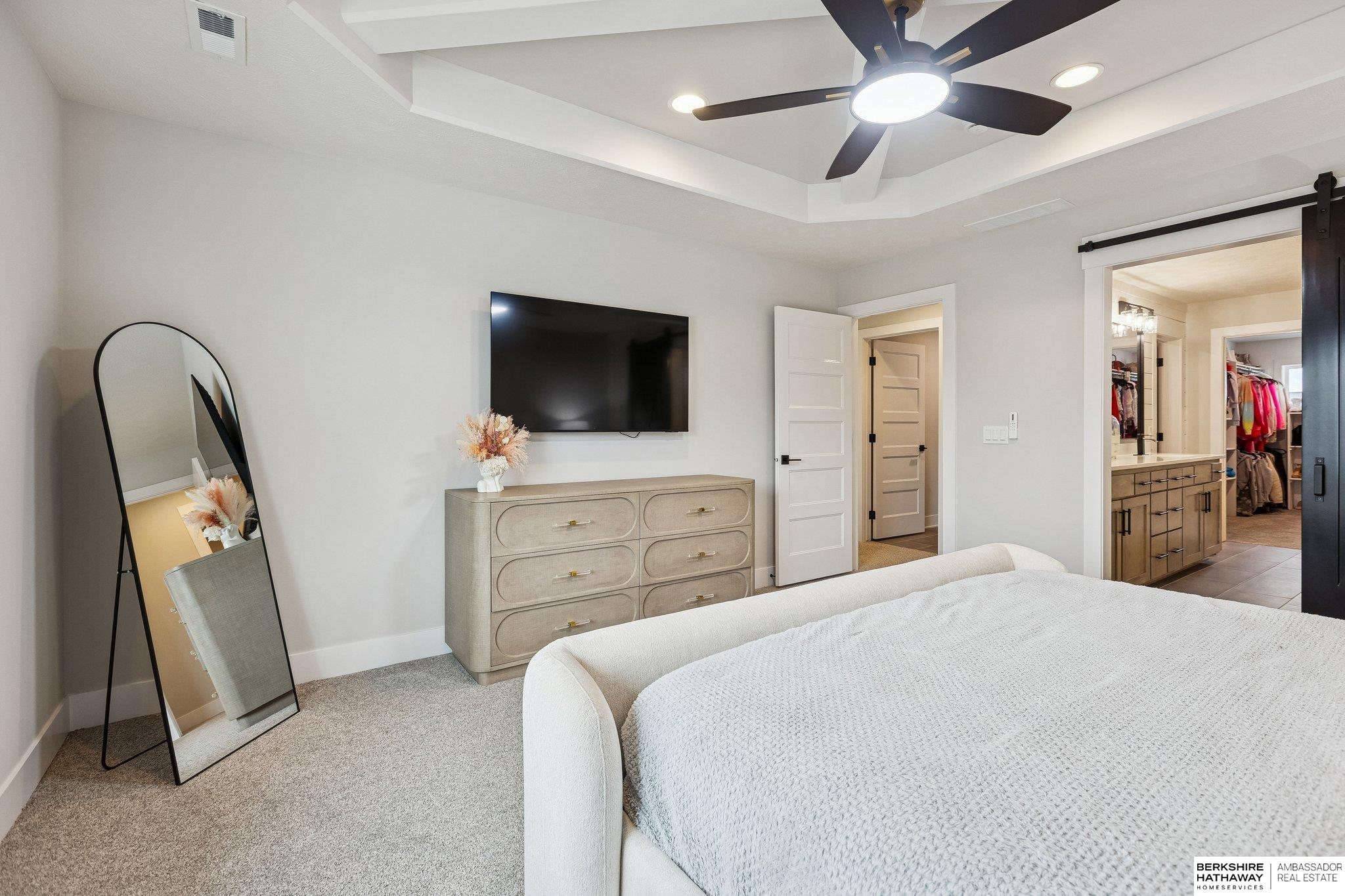 21359 E Circle