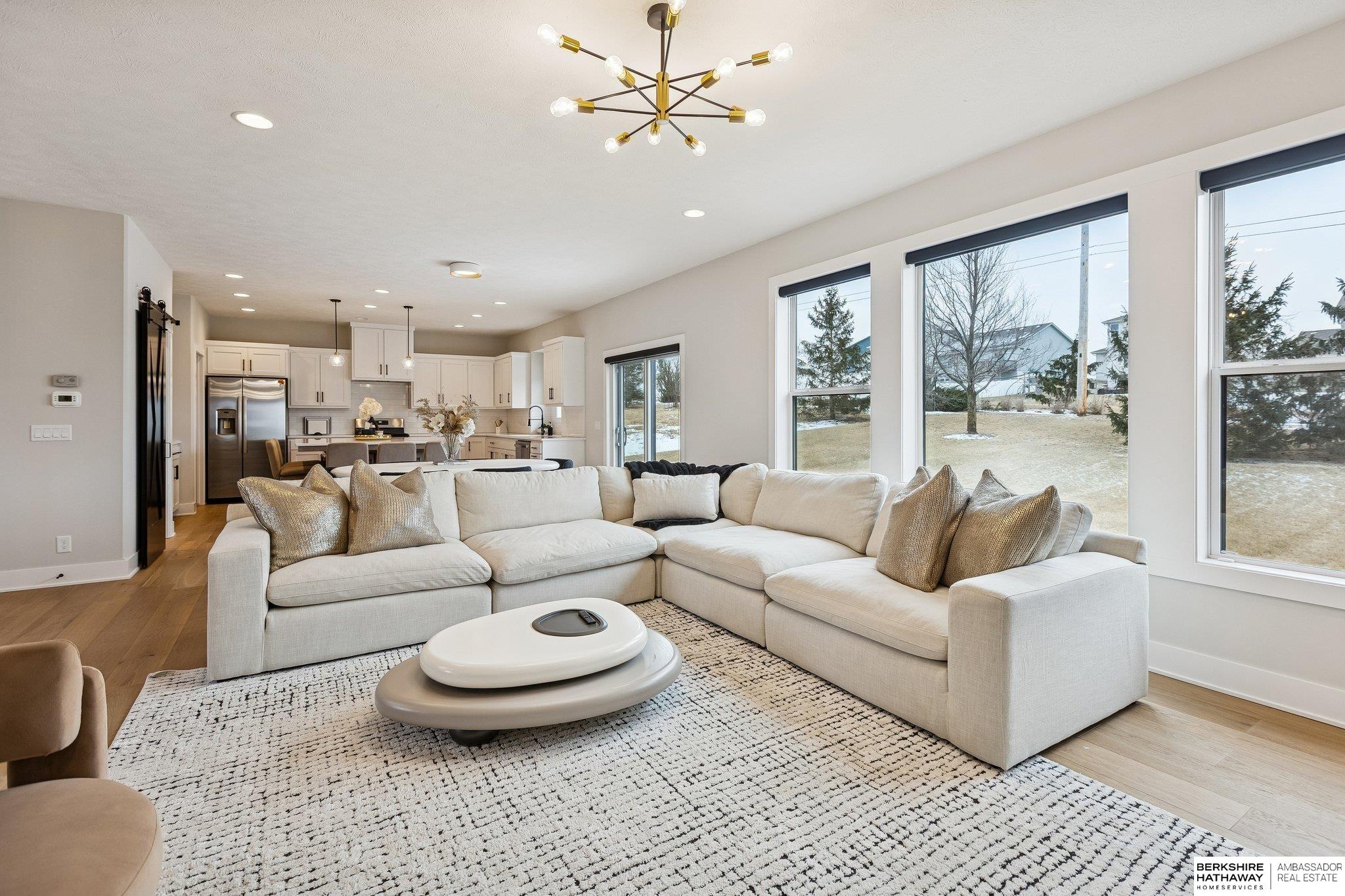 21359 E Circle