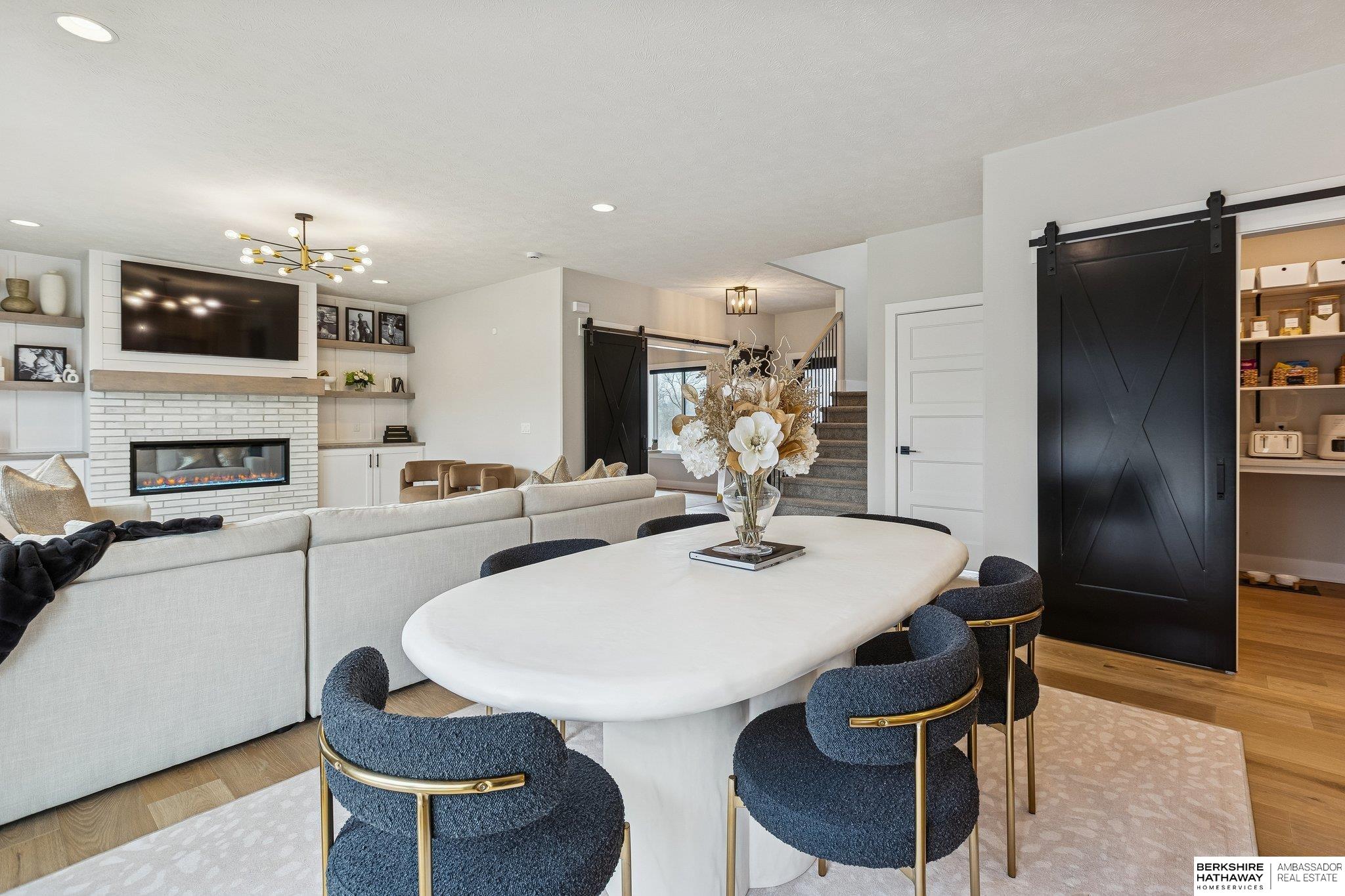 21359 E Circle