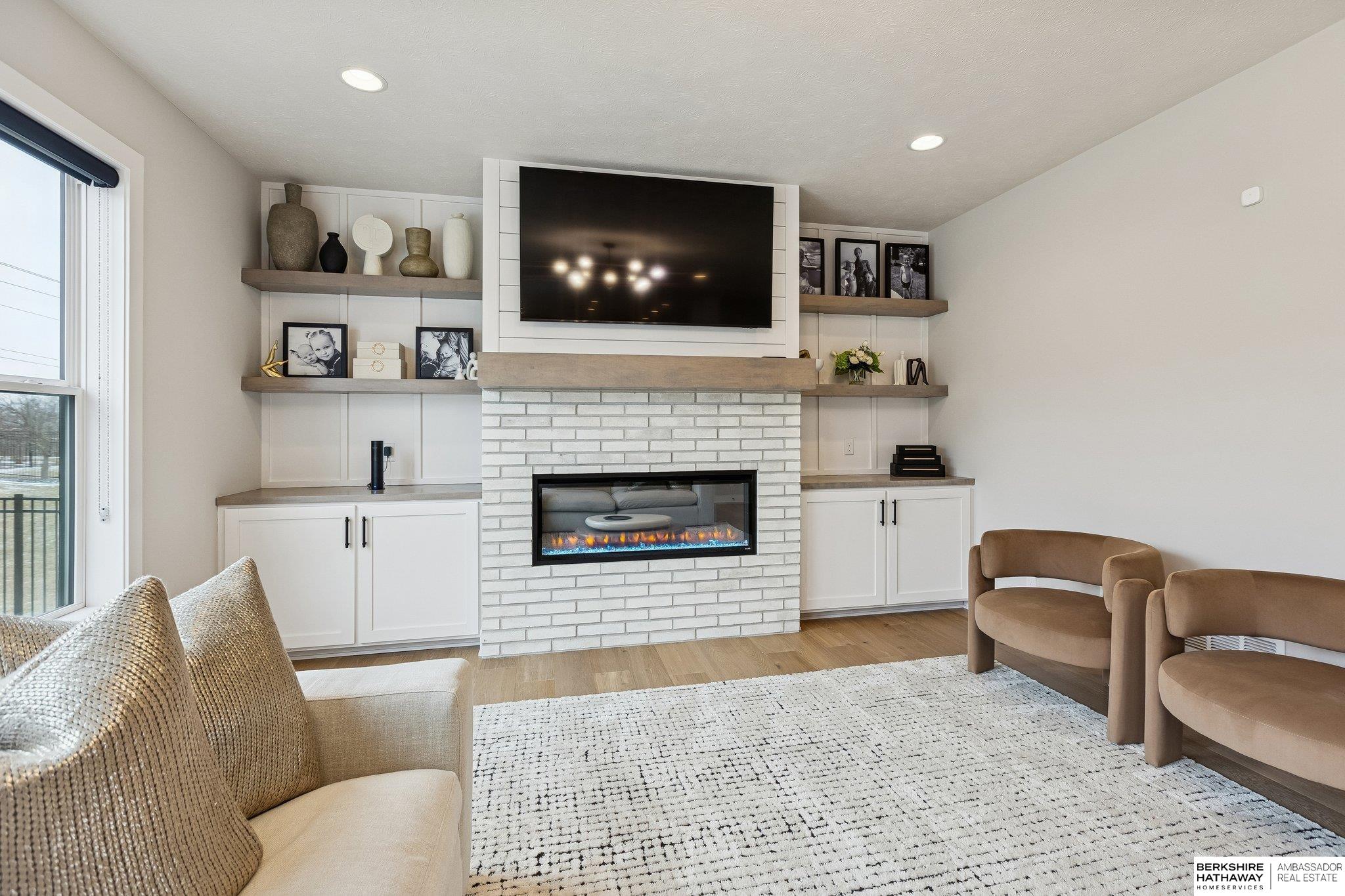 21359 E Circle