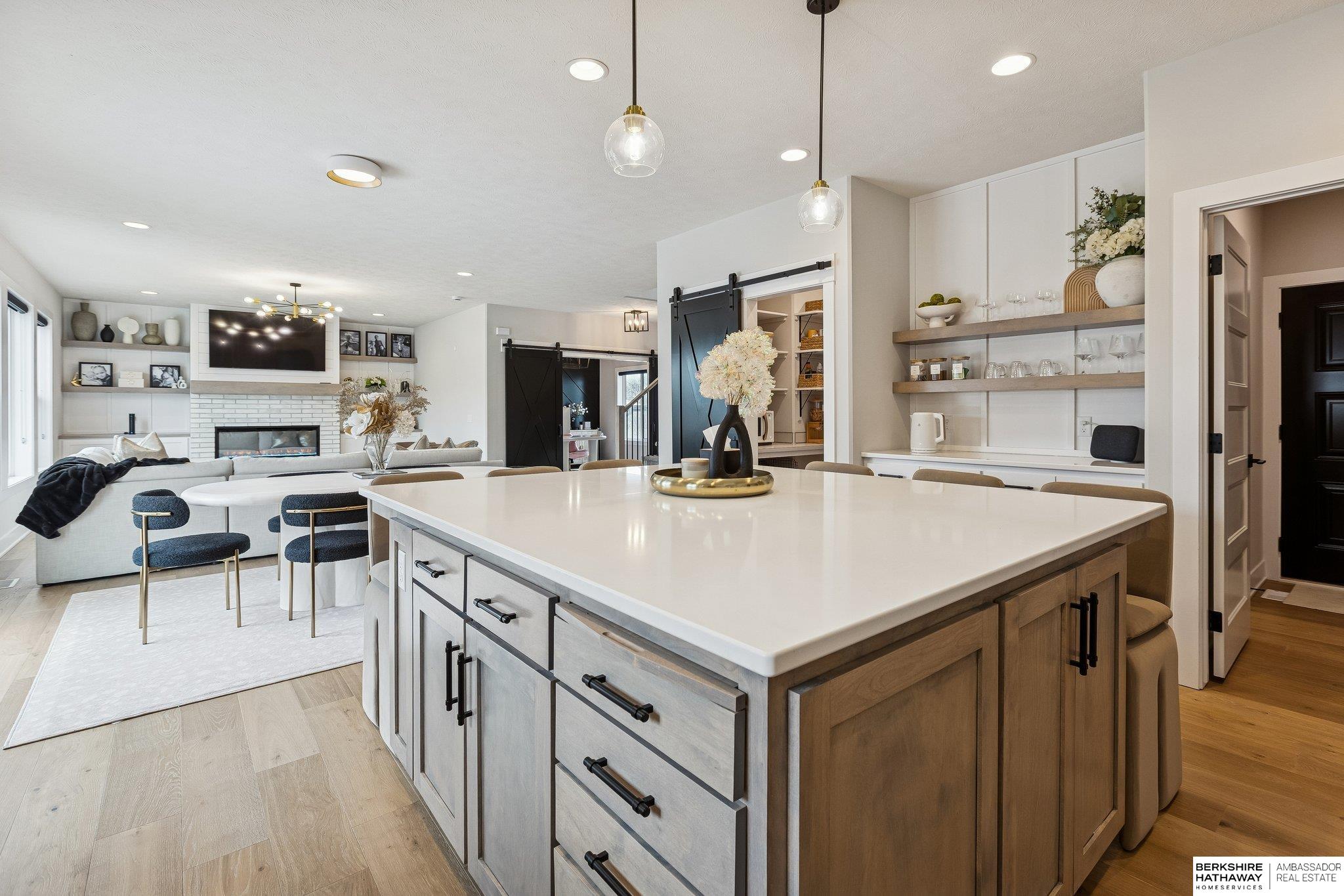 21359 E Circle
