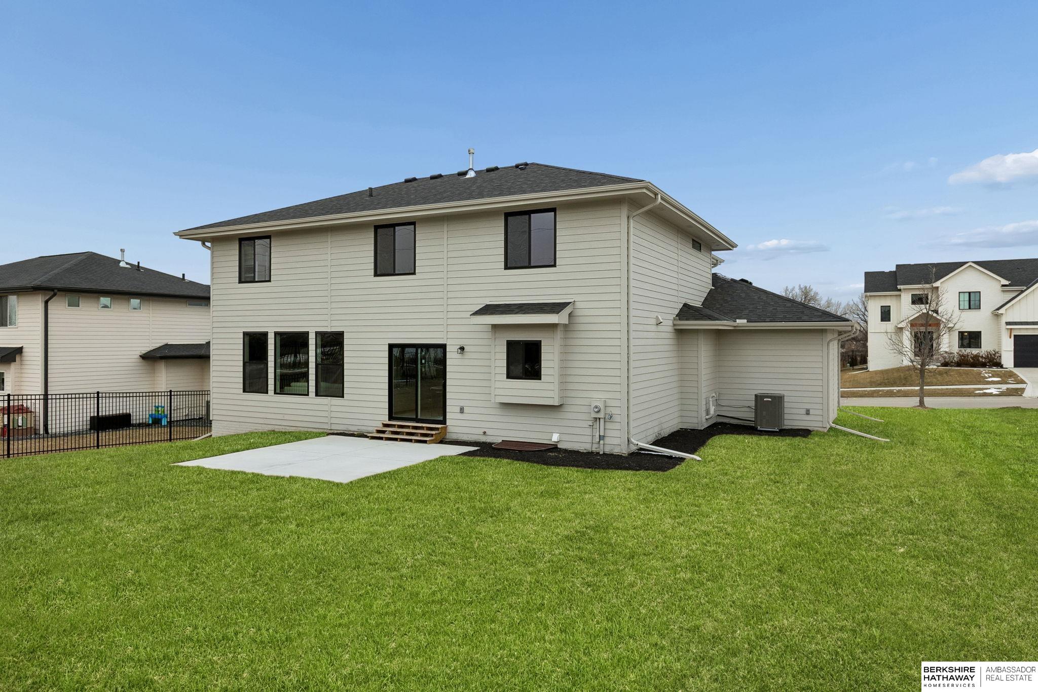 21359 E Circle