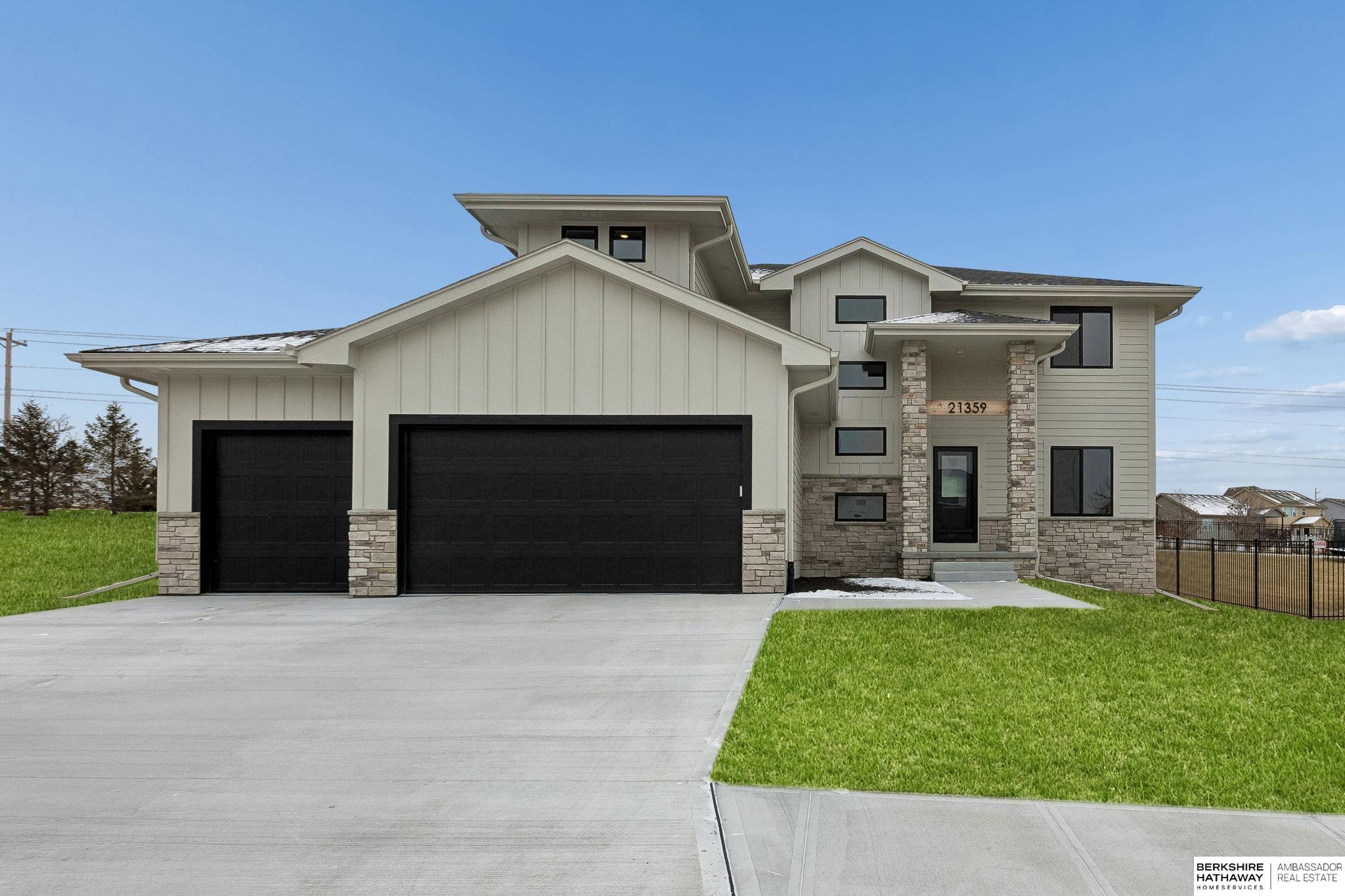 21359 E Circle