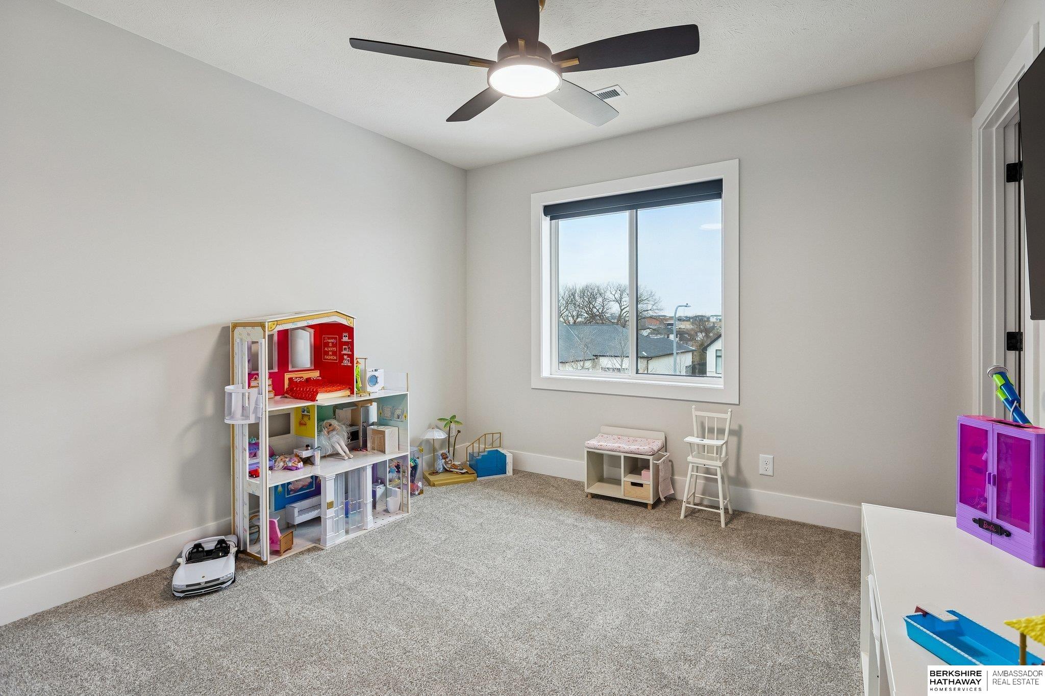 21359 E Circle