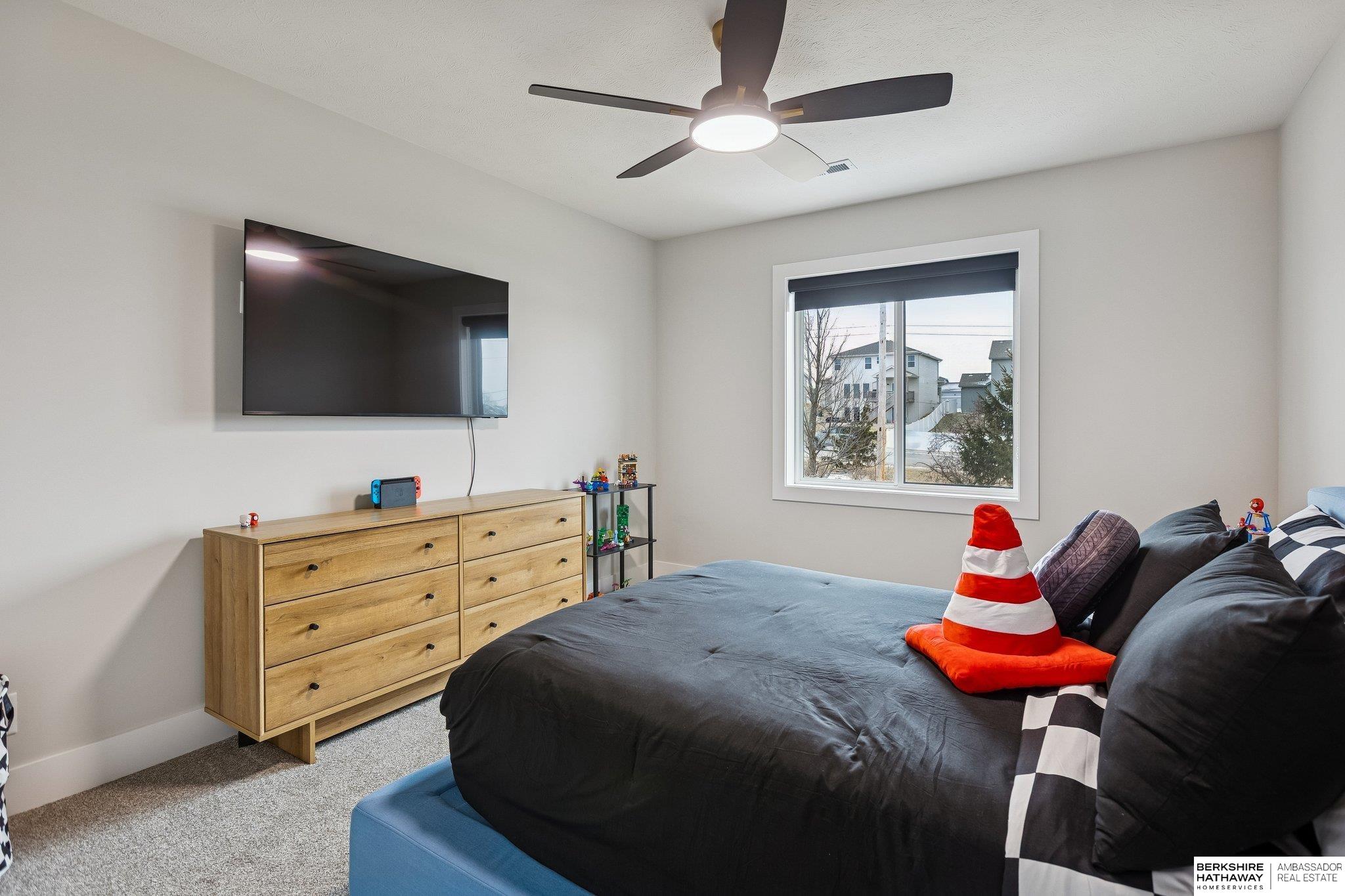 21359 E Circle