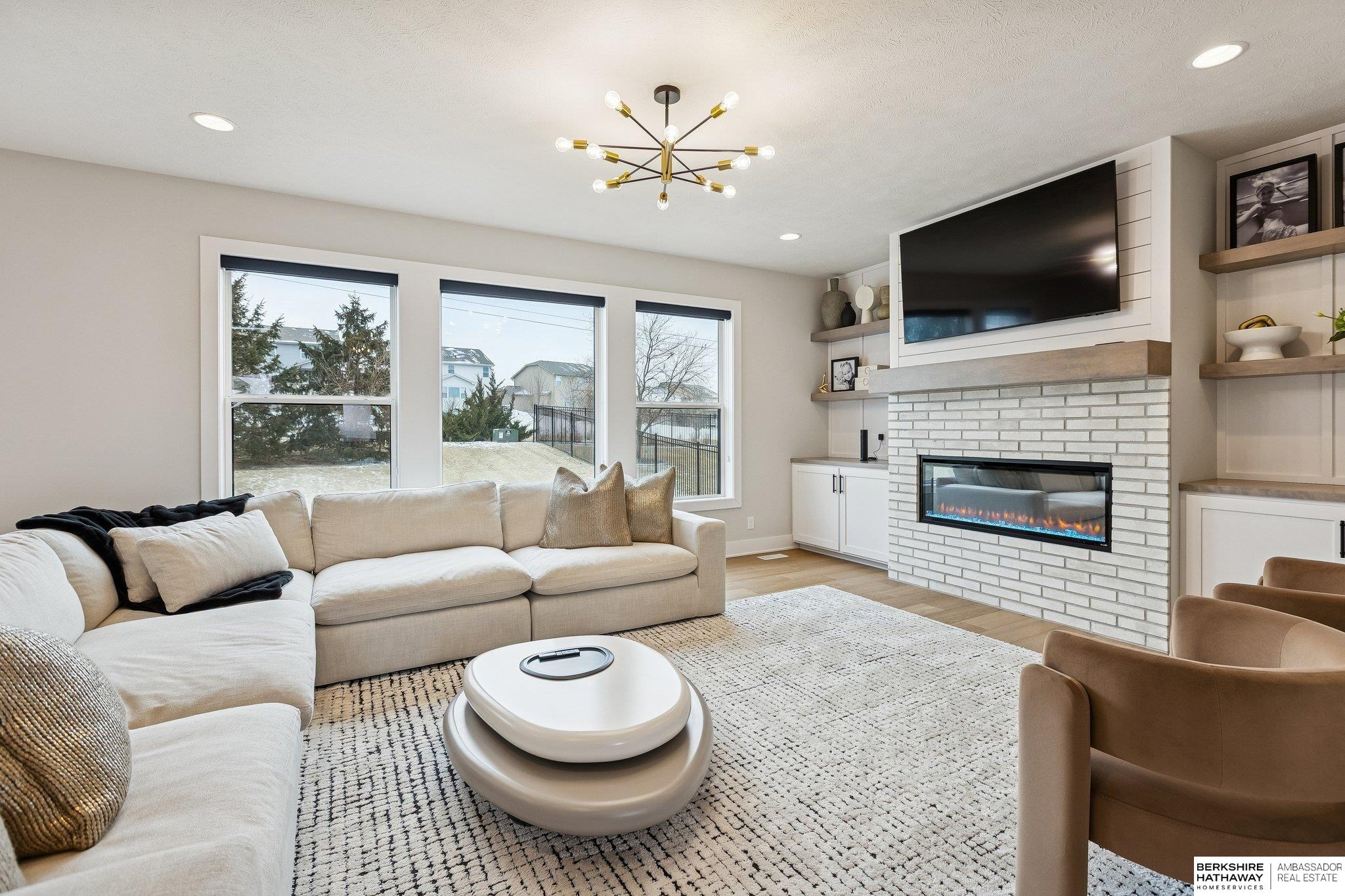 21359 E Circle