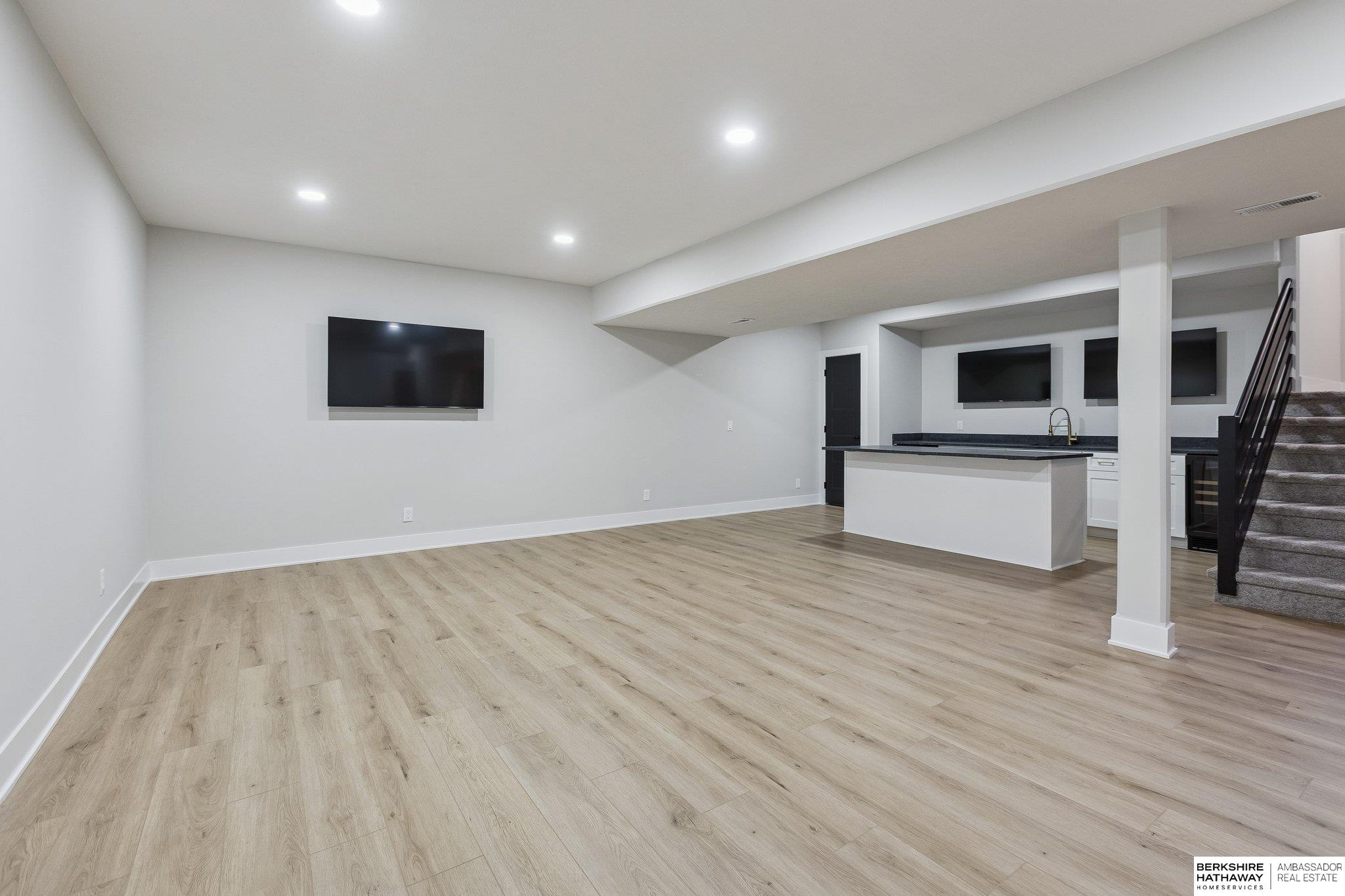 21359 E Circle