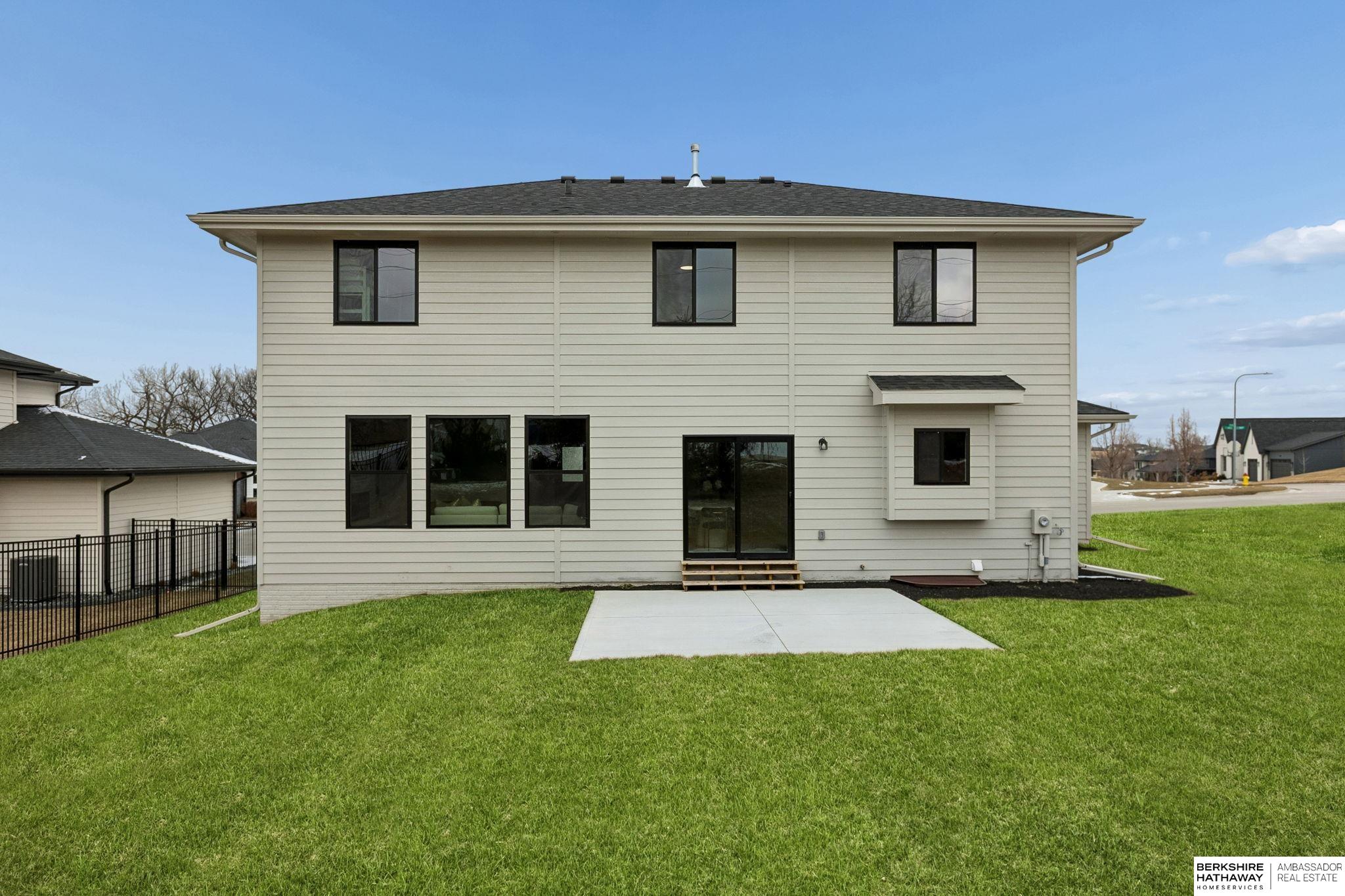 21359 E Circle