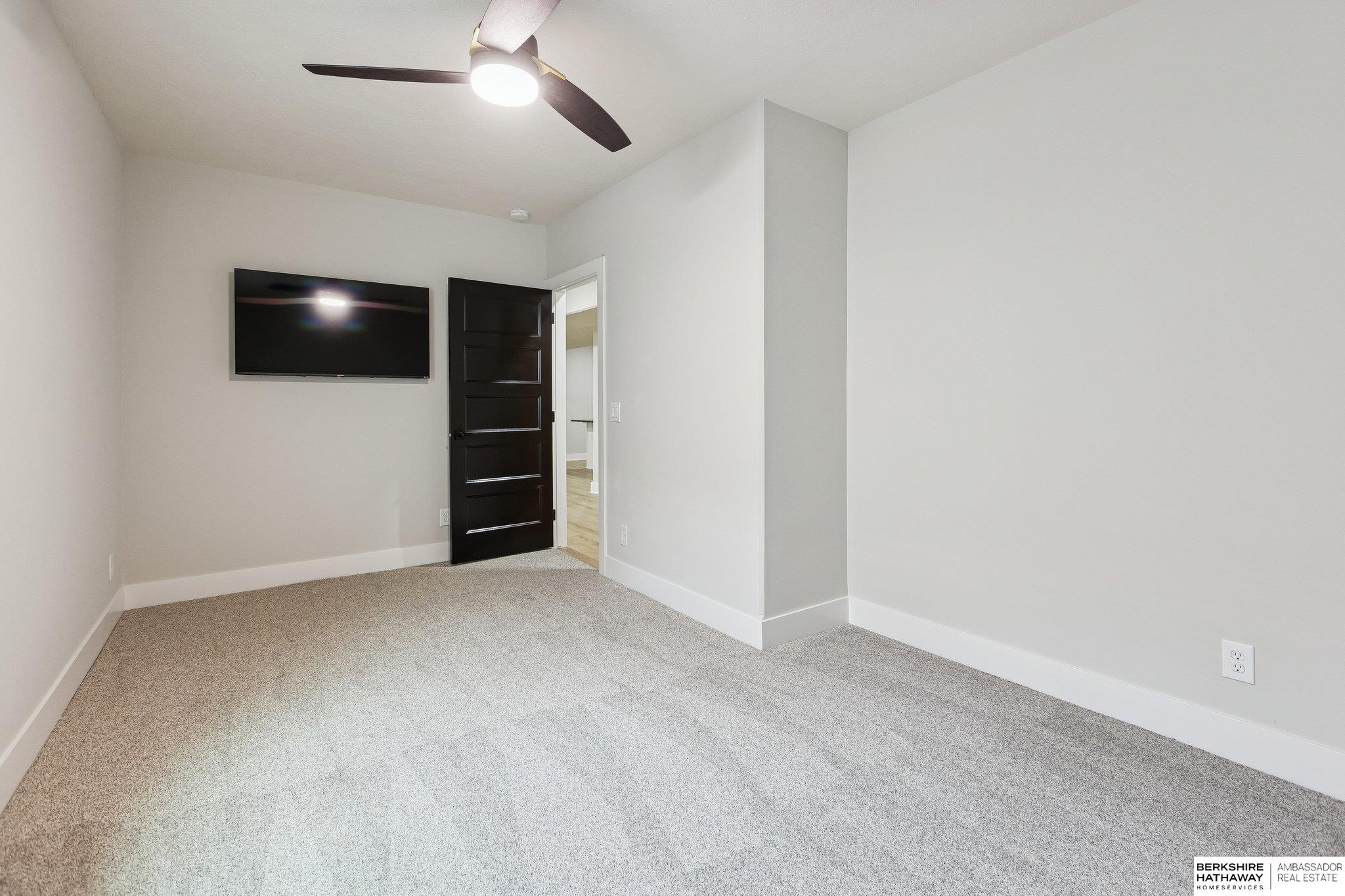 21359 E Circle