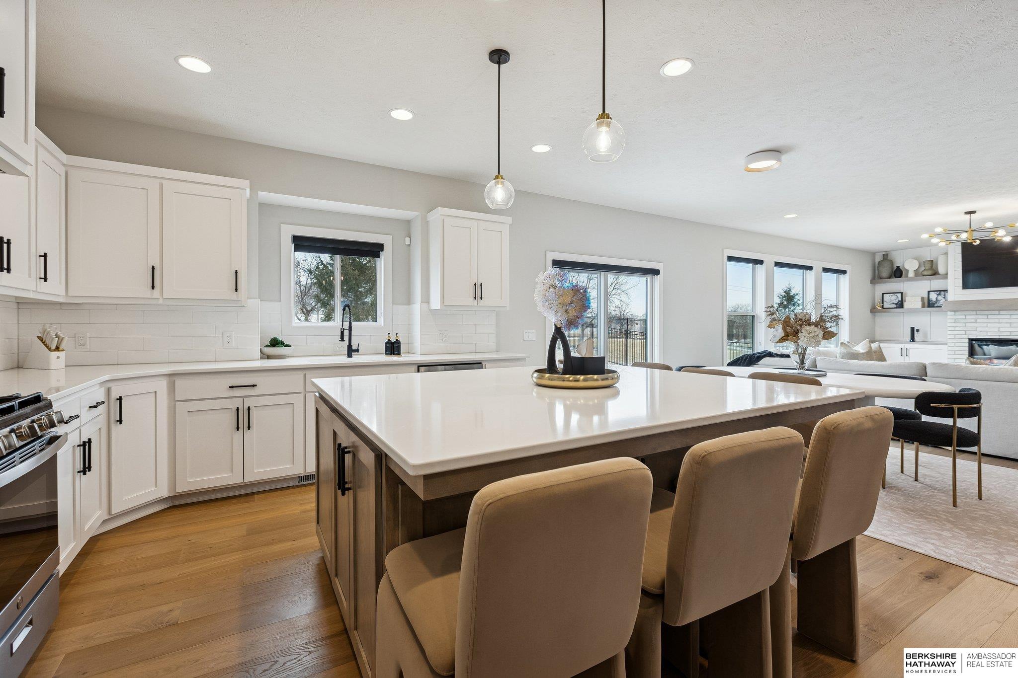 21359 E Circle