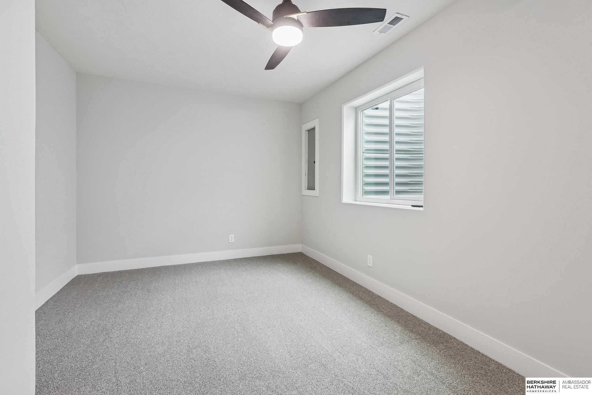 21359 E Circle