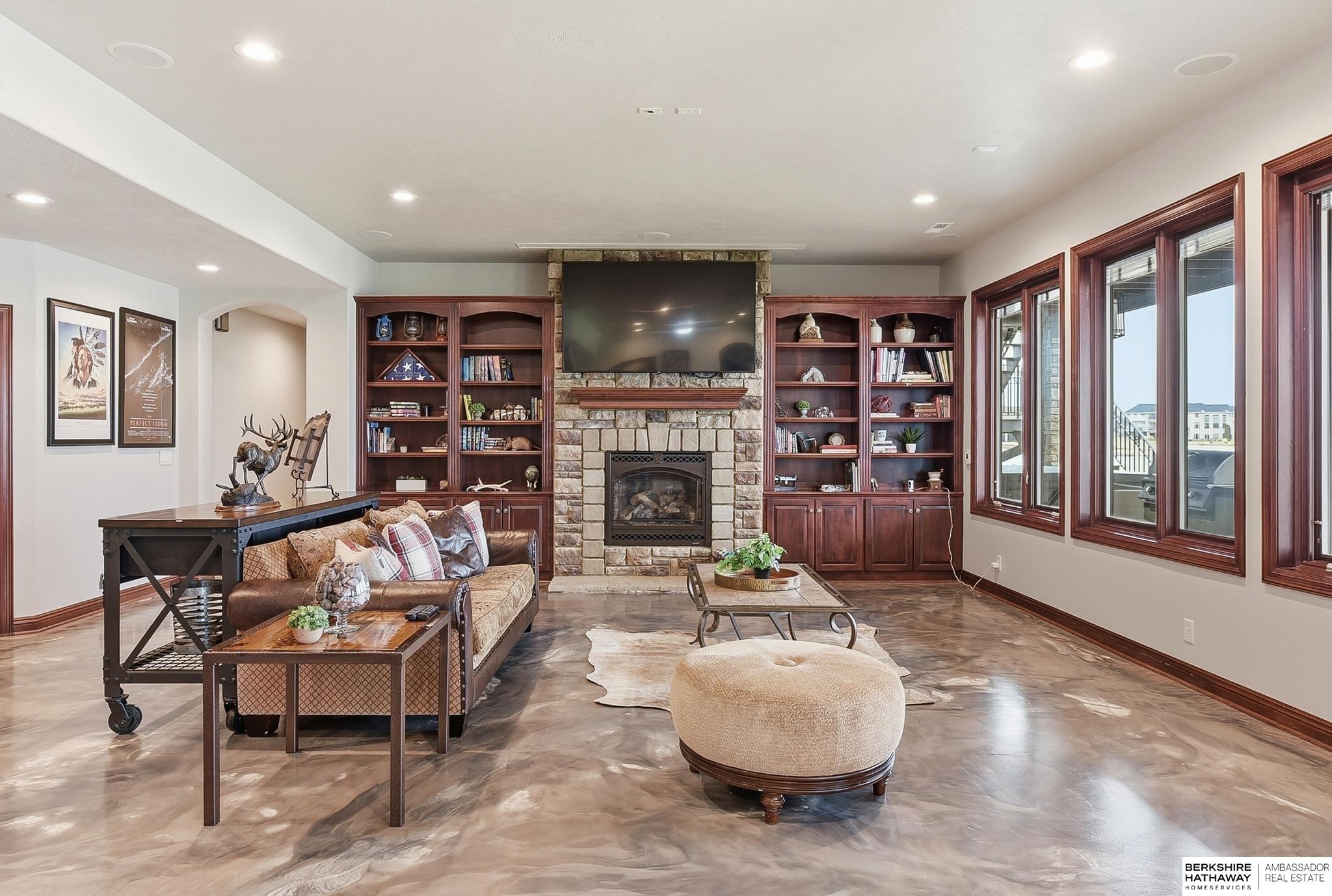 24920 Farnam Circle