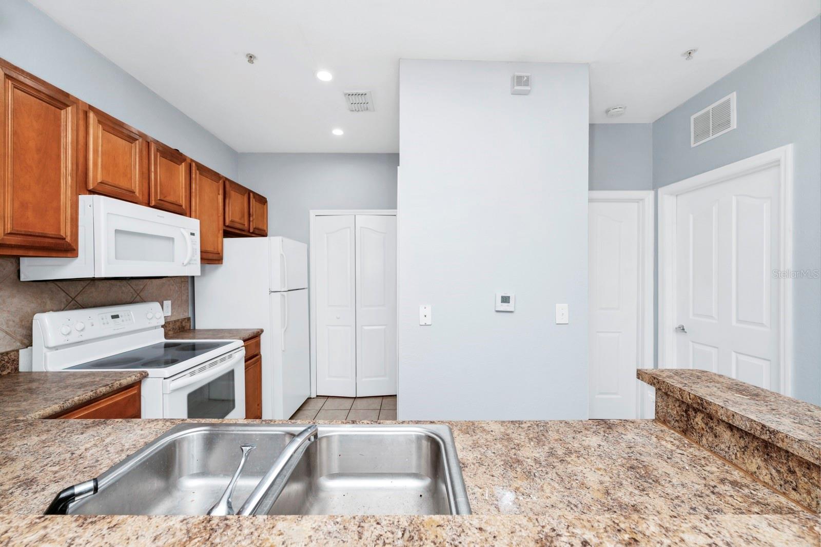 6157 METROWEST BLVD #106