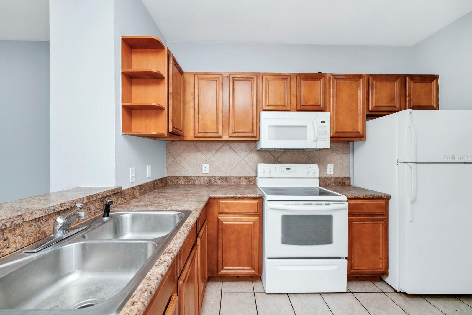 6157 METROWEST BLVD #106