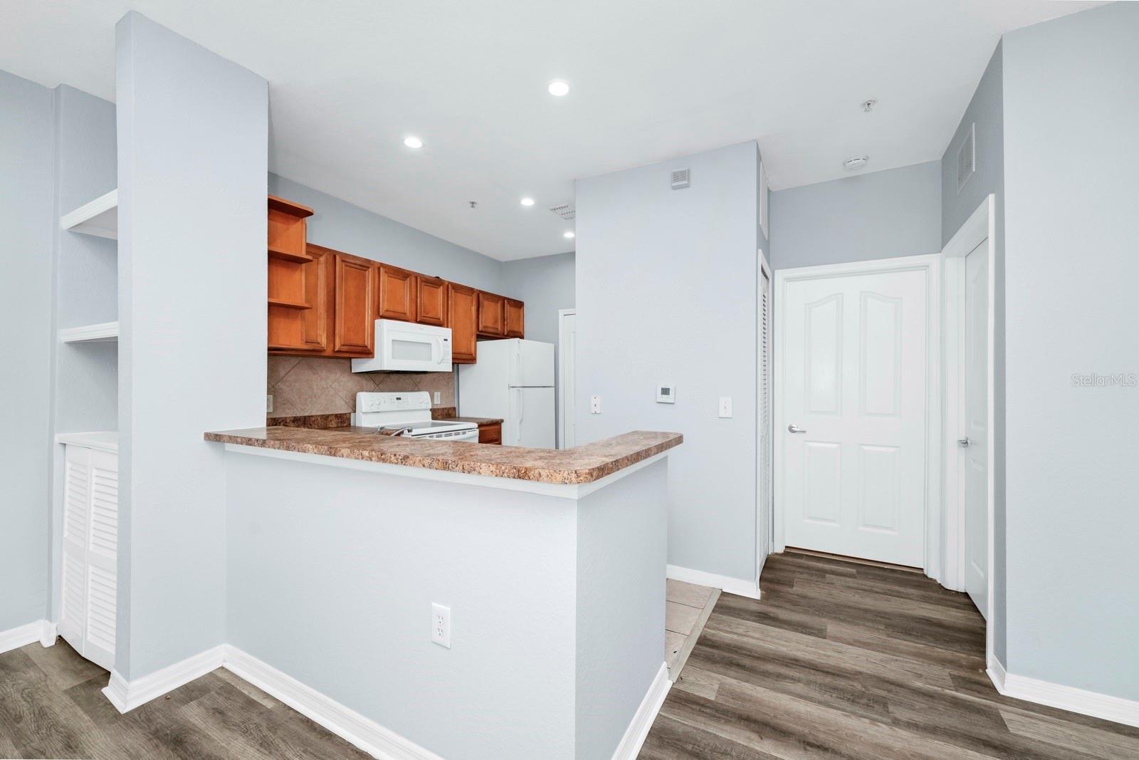 6157 METROWEST BLVD #106